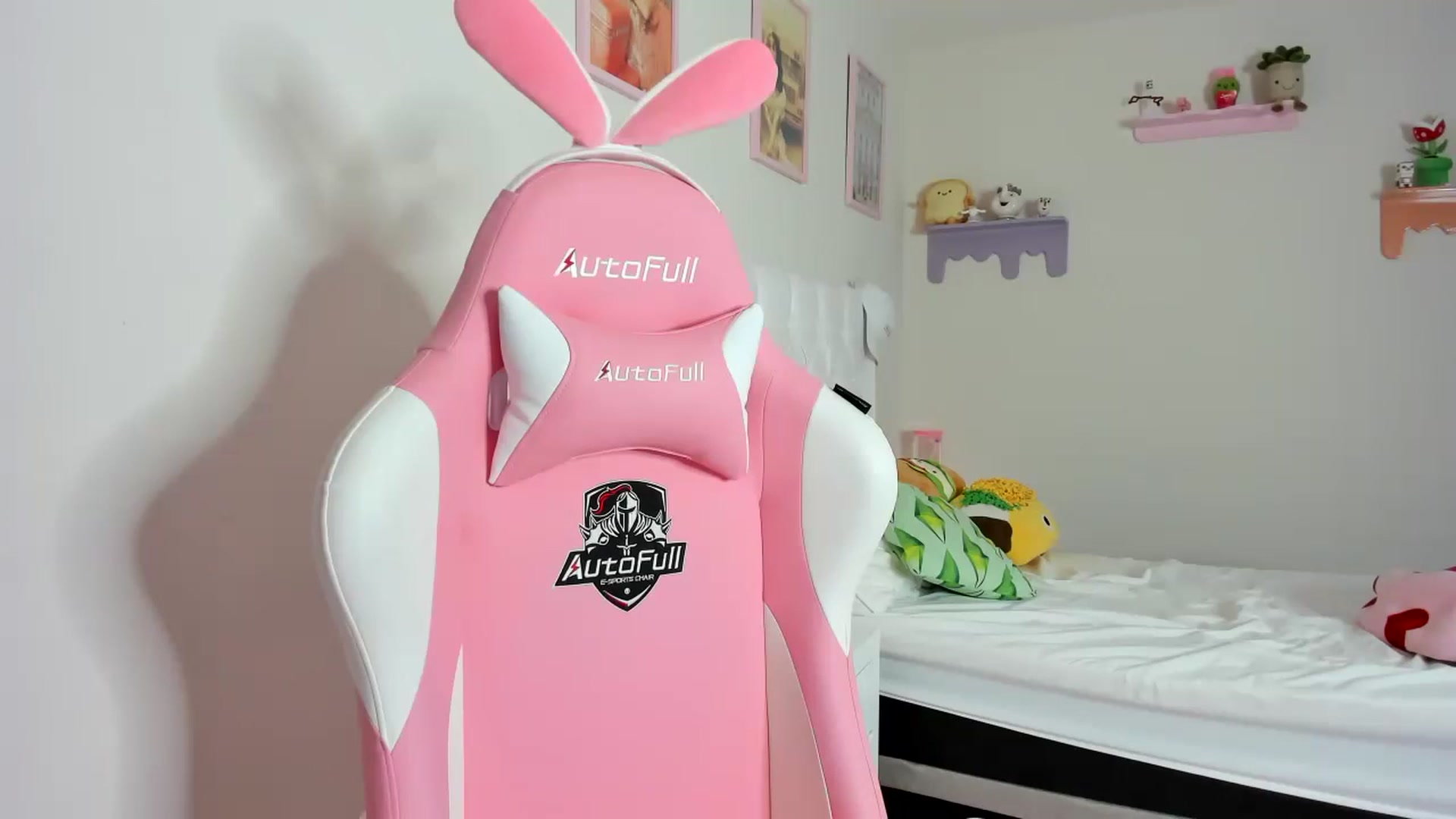 Gallery image thumbnail from Cherrycute666's myfreecams stream on, 09/20/2023, 07:58 image 4 of 20