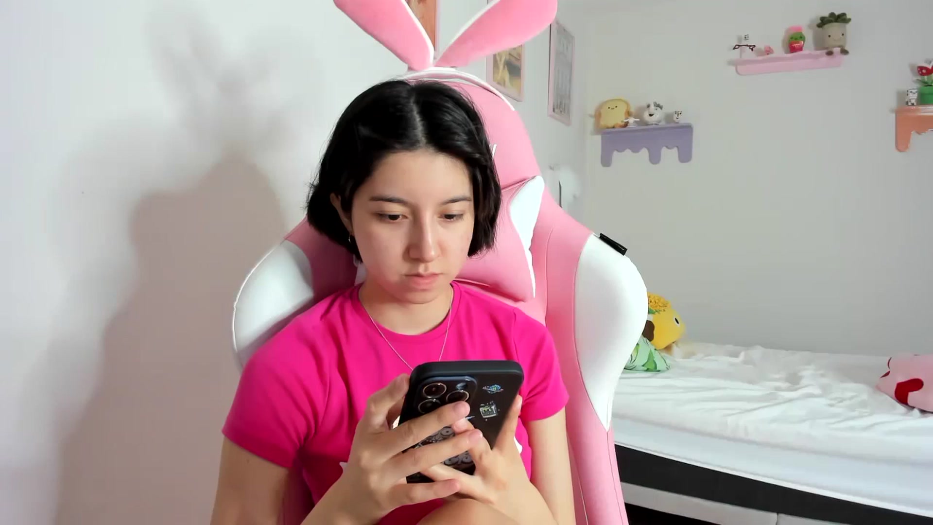 Gallery image thumbnail from Cherrycute666's myfreecams stream on, 09/20/2023, 07:58 image 12 of 20