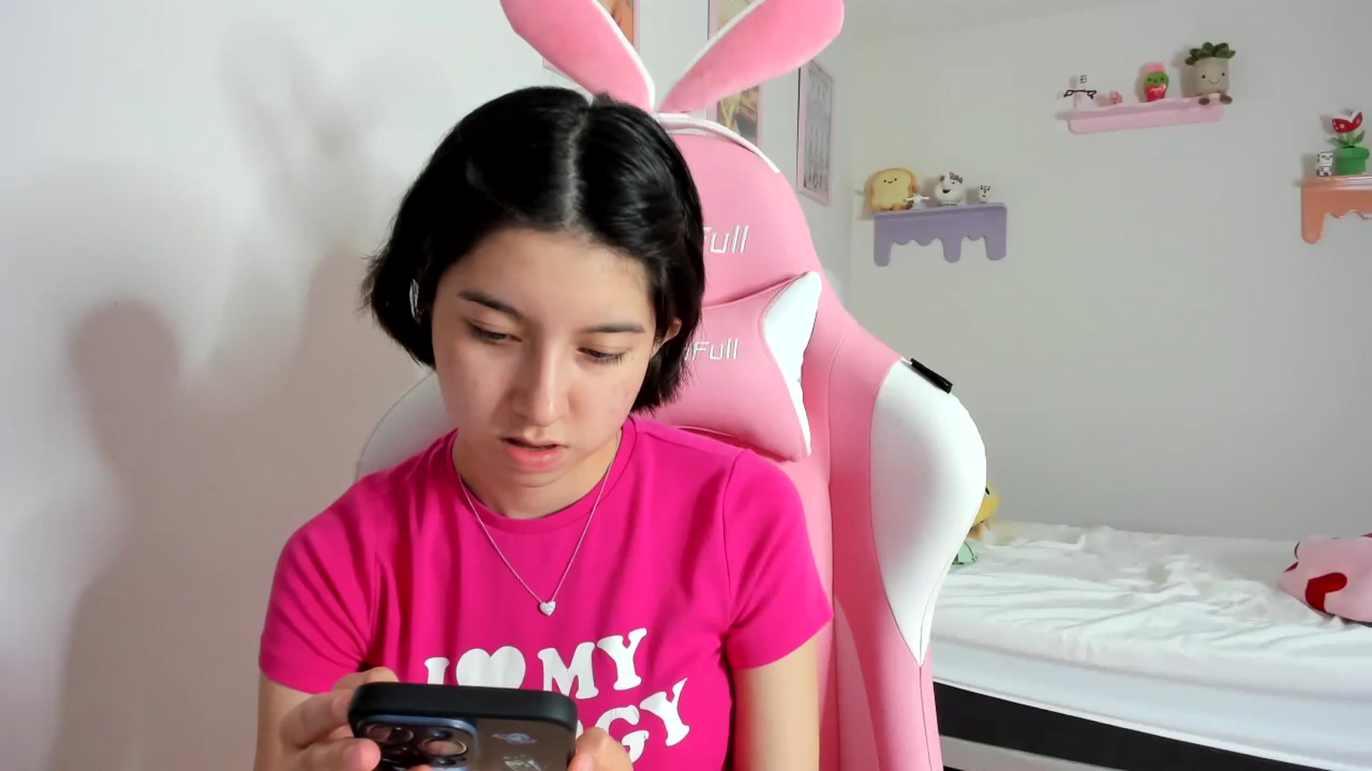 Gallery image thumbnail from Cherrycute666's myfreecams stream on, 09/20/2023, 07:58 image 10 of 20