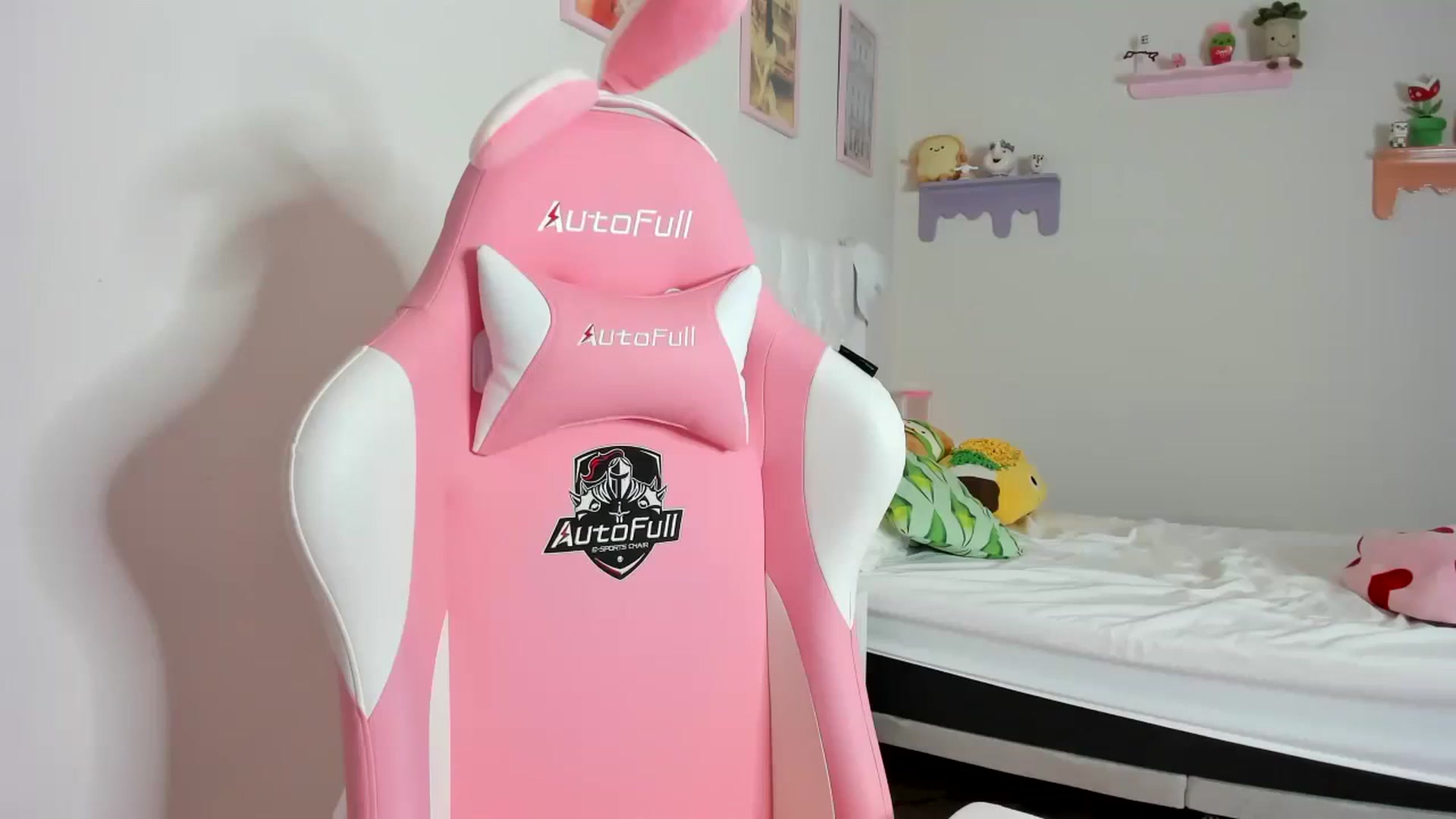 Gallery image thumbnail from Cherrycute666's myfreecams stream on, 09/20/2023, 07:58 image 19 of 20