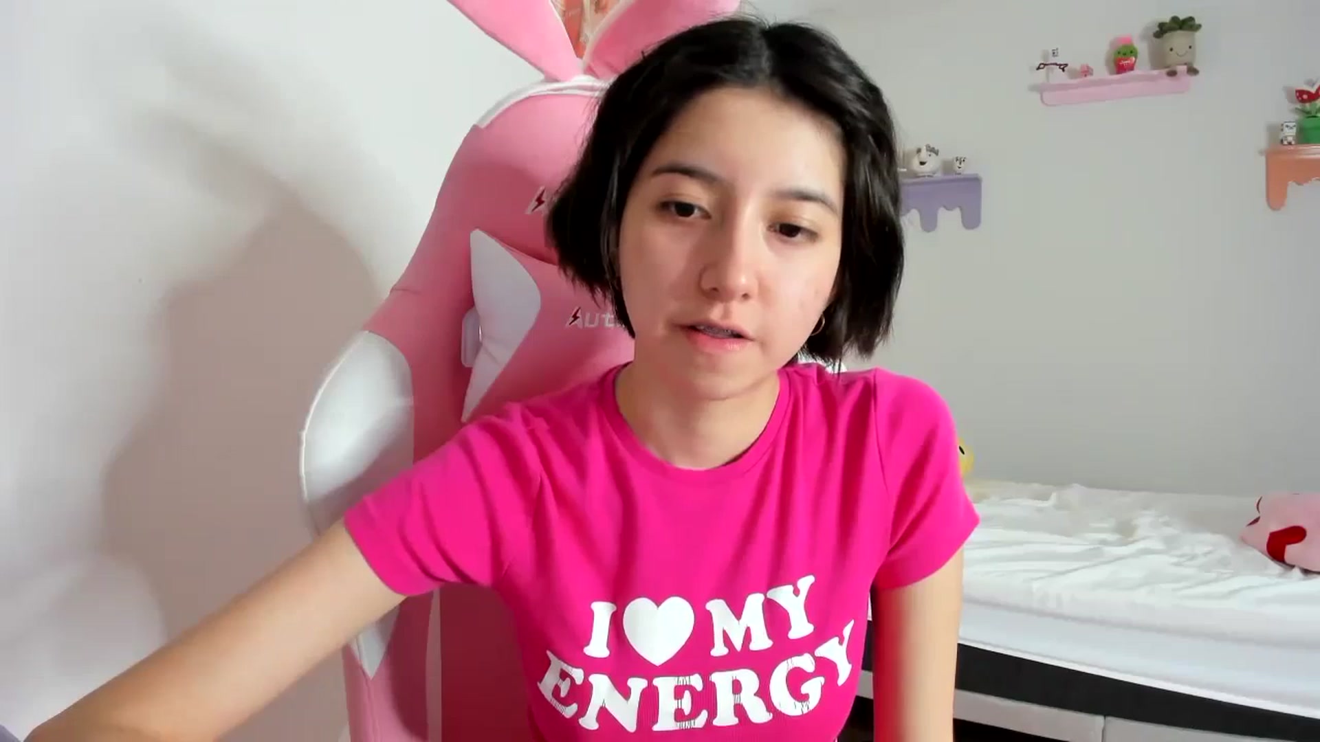 Gallery image thumbnail from Cherrycute666's myfreecams stream on, 09/20/2023, 08:33 image 18 of 20