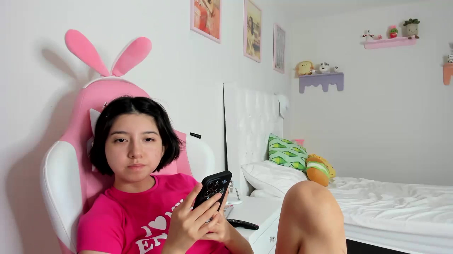 Gallery image thumbnail from Cherrycute666's myfreecams stream on, 09/20/2023, 21:16 image 16 of 20