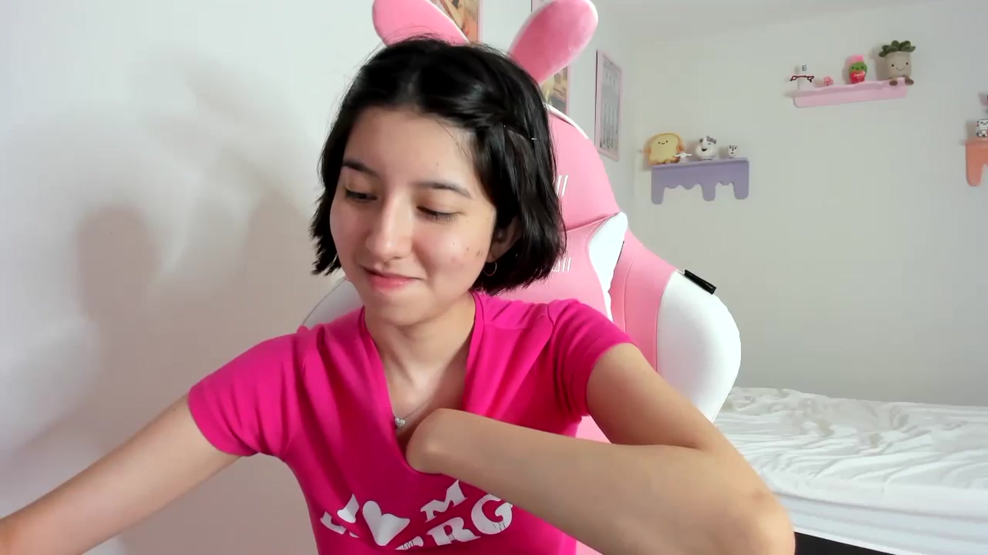 Gallery image thumbnail from Cherrycute666's myfreecams stream on, 09/20/2023, 21:16 image 18 of 20