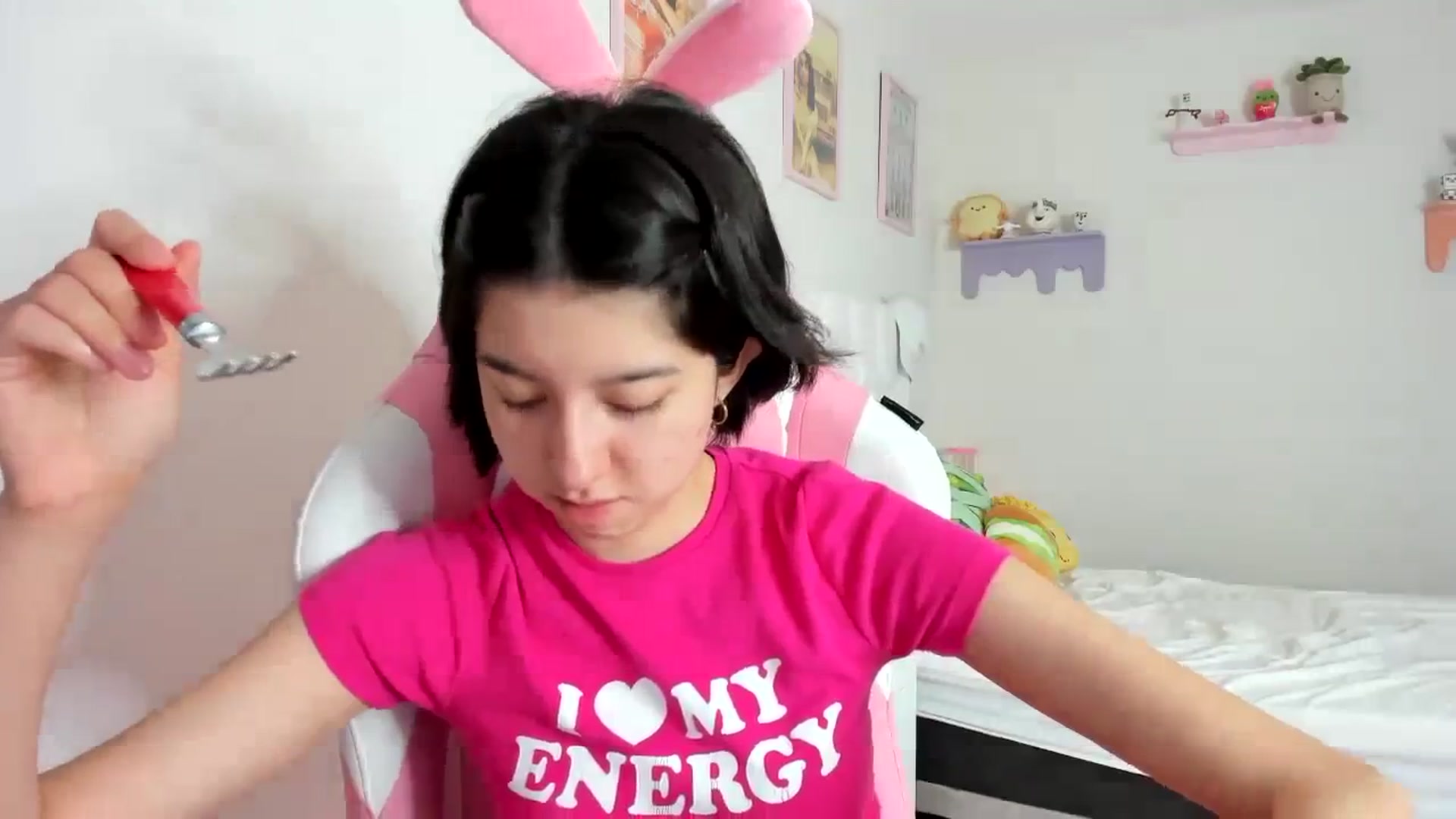 Gallery image thumbnail from Cherrycute666's myfreecams stream on, 09/20/2023, 21:16 image 17 of 20