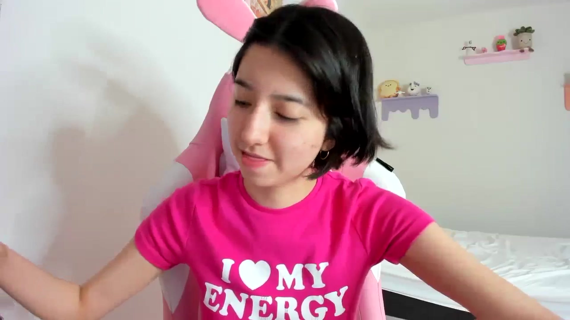 Gallery image thumbnail from Cherrycute666's myfreecams stream on, 09/20/2023, 21:16 image 2 of 20