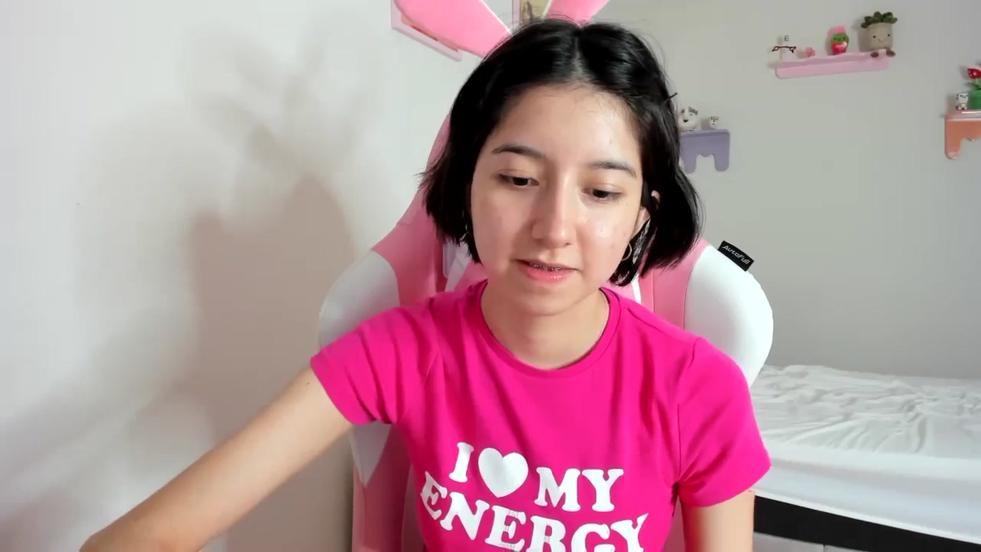 Gallery image thumbnail from Cherrycute666's myfreecams stream on, 09/21/2023, 24:32 image 18 of 20