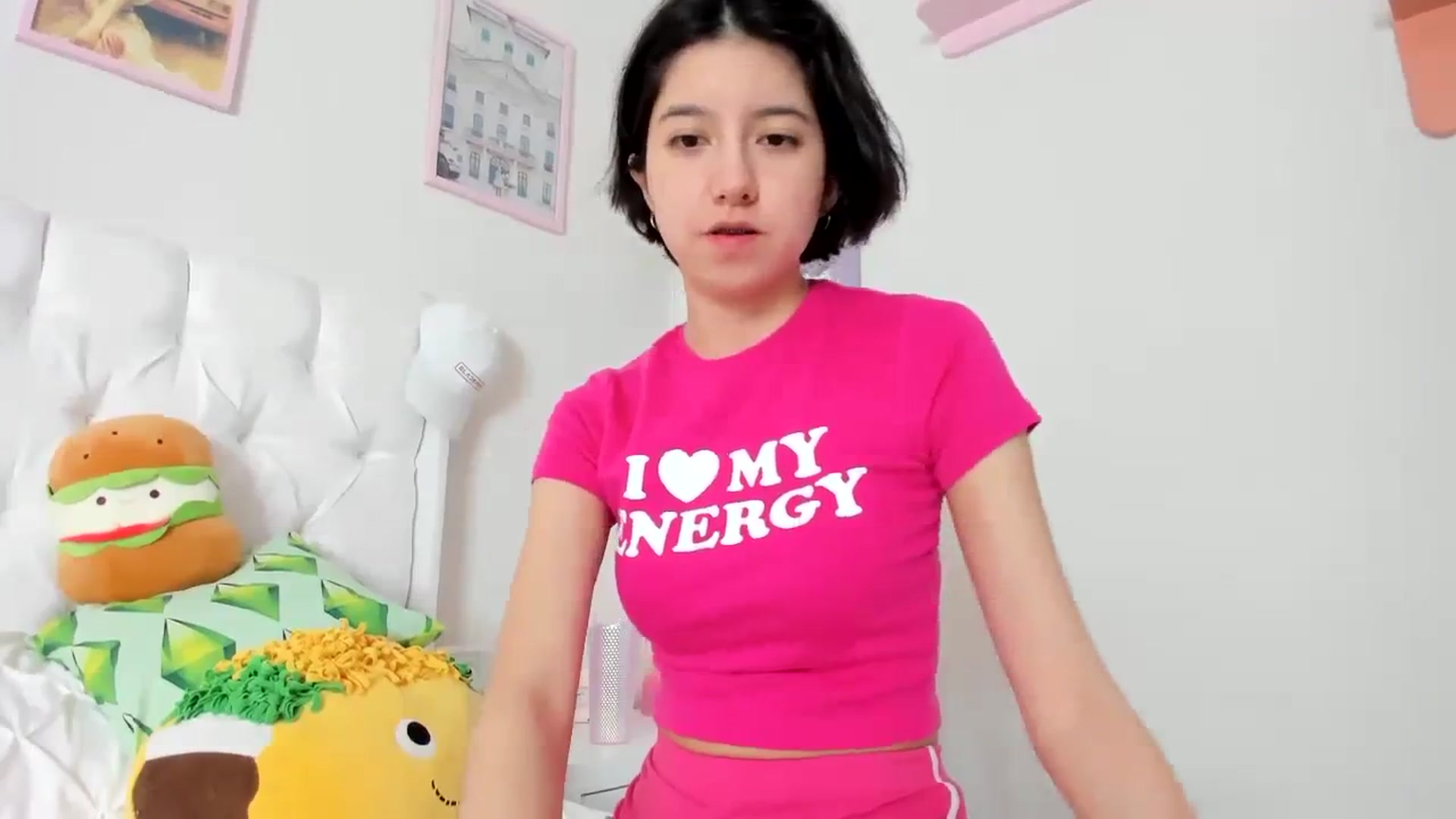 Gallery image thumbnail from Cherrycute666's myfreecams stream on, 09/21/2023, 24:32 image 3 of 20