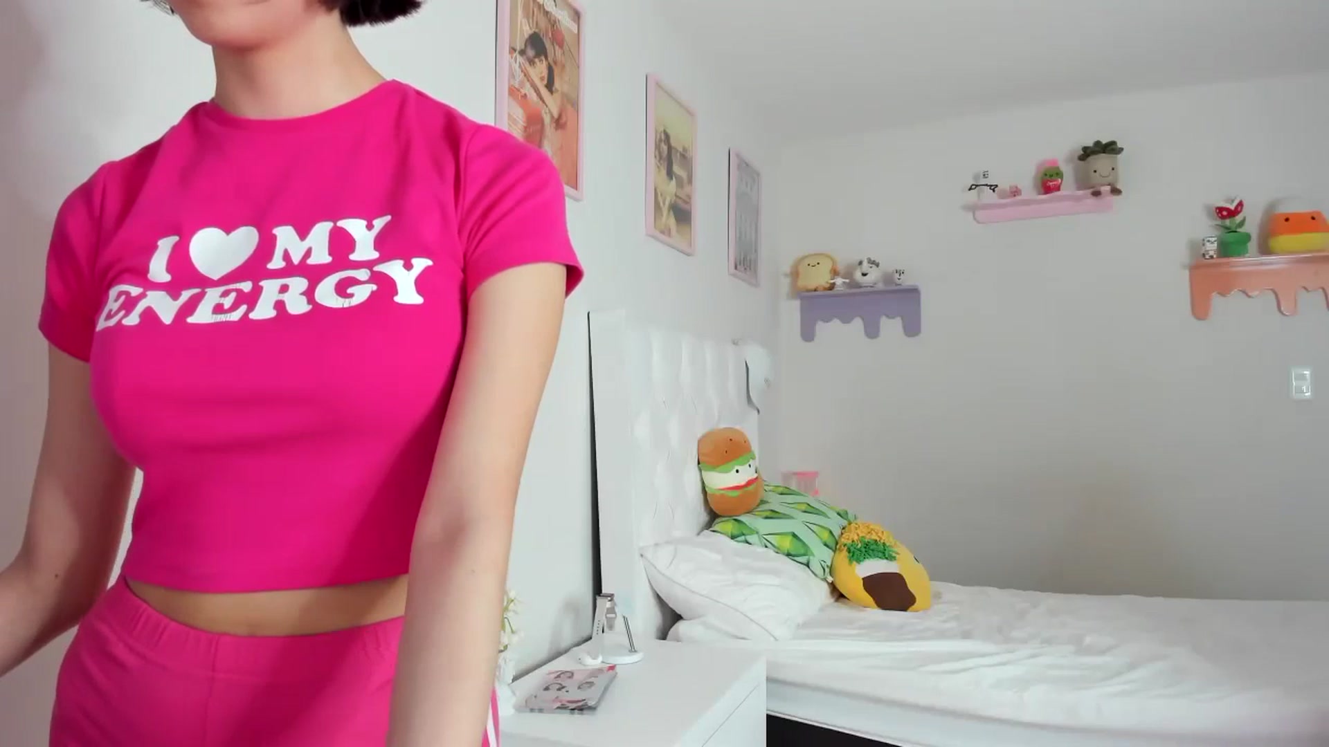 Gallery image thumbnail from Cherrycute666's myfreecams stream on, 09/21/2023, 24:32 image 6 of 20