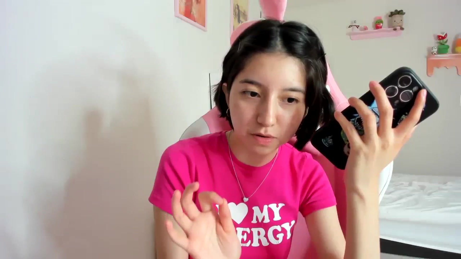 Gallery image thumbnail from Cherrycute666's myfreecams stream on, 09/21/2023, 24:32 image 14 of 20