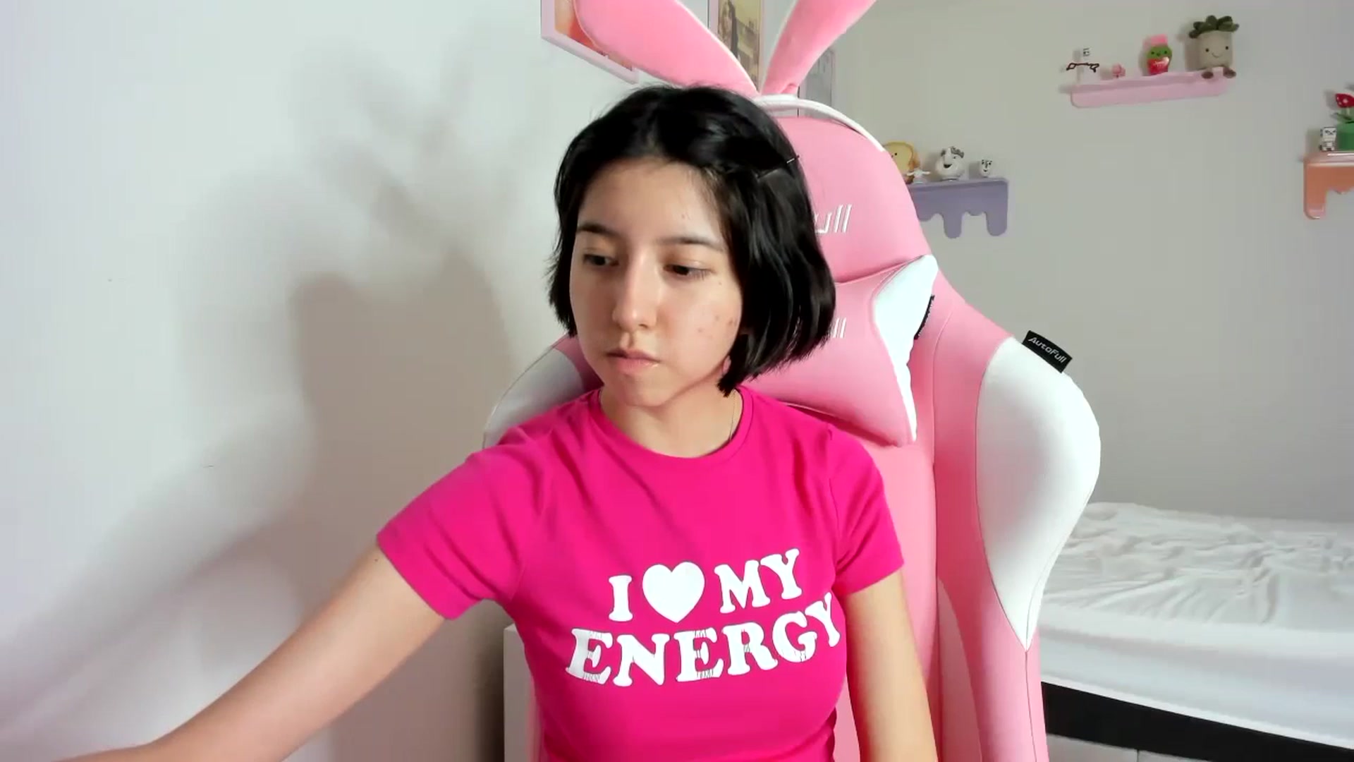 Gallery image thumbnail from Cherrycute666's myfreecams stream on, 09/21/2023, 24:32 image 19 of 20
