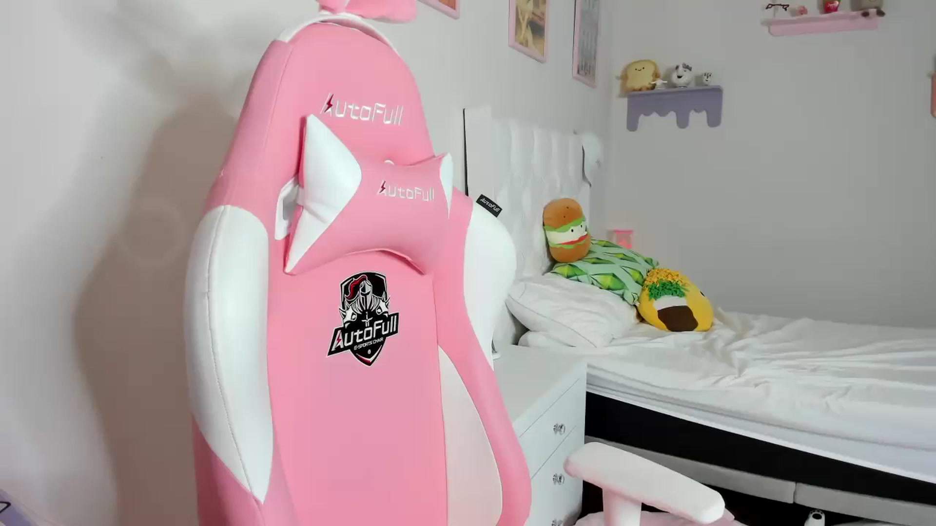 Gallery image thumbnail from Cherrycute666's myfreecams stream on, 09/21/2023, 05:38 image 9 of 20