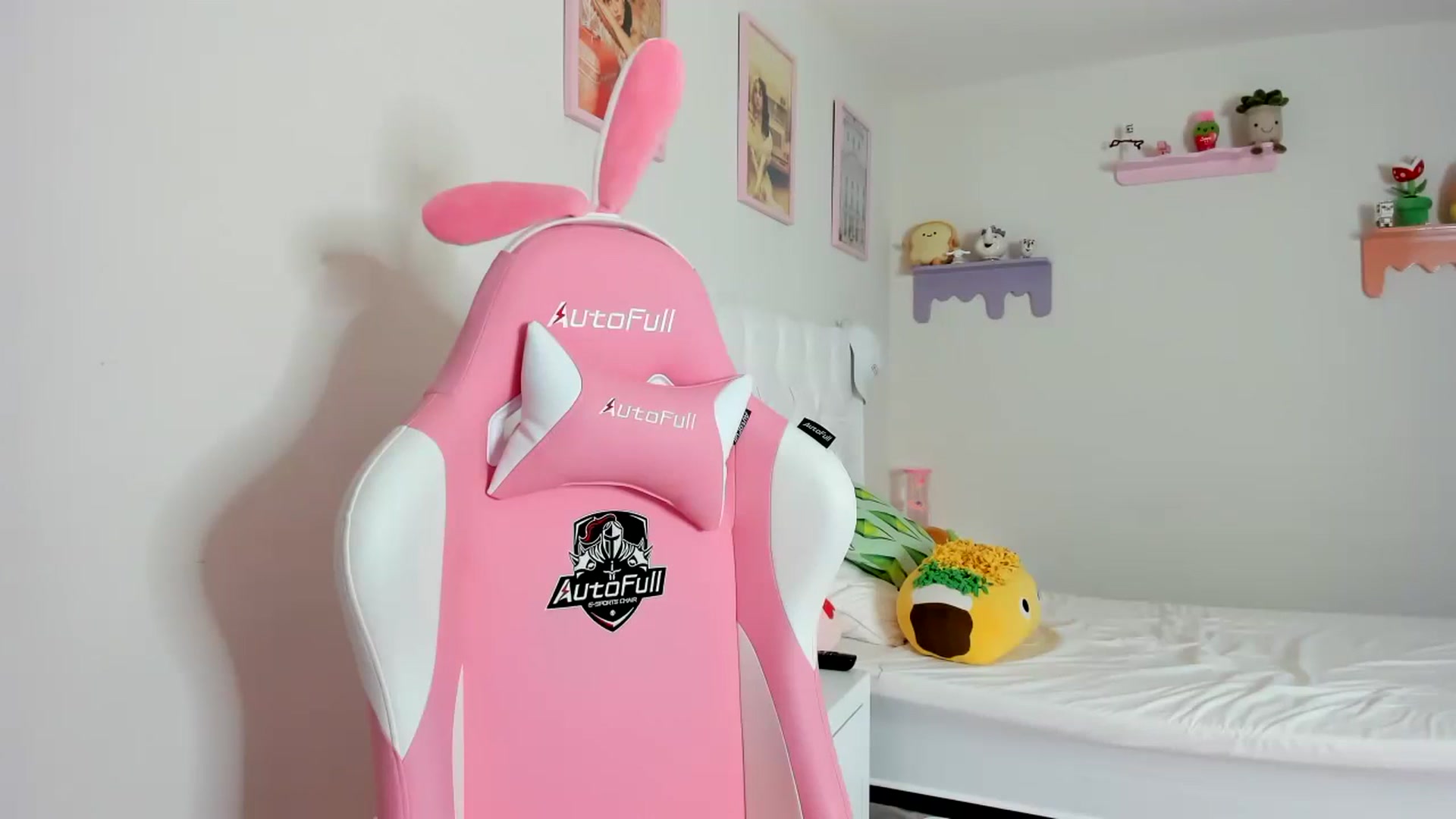 Gallery image thumbnail from Cherrycute666's myfreecams stream on, 09/22/2023, 22:16 image 10 of 20