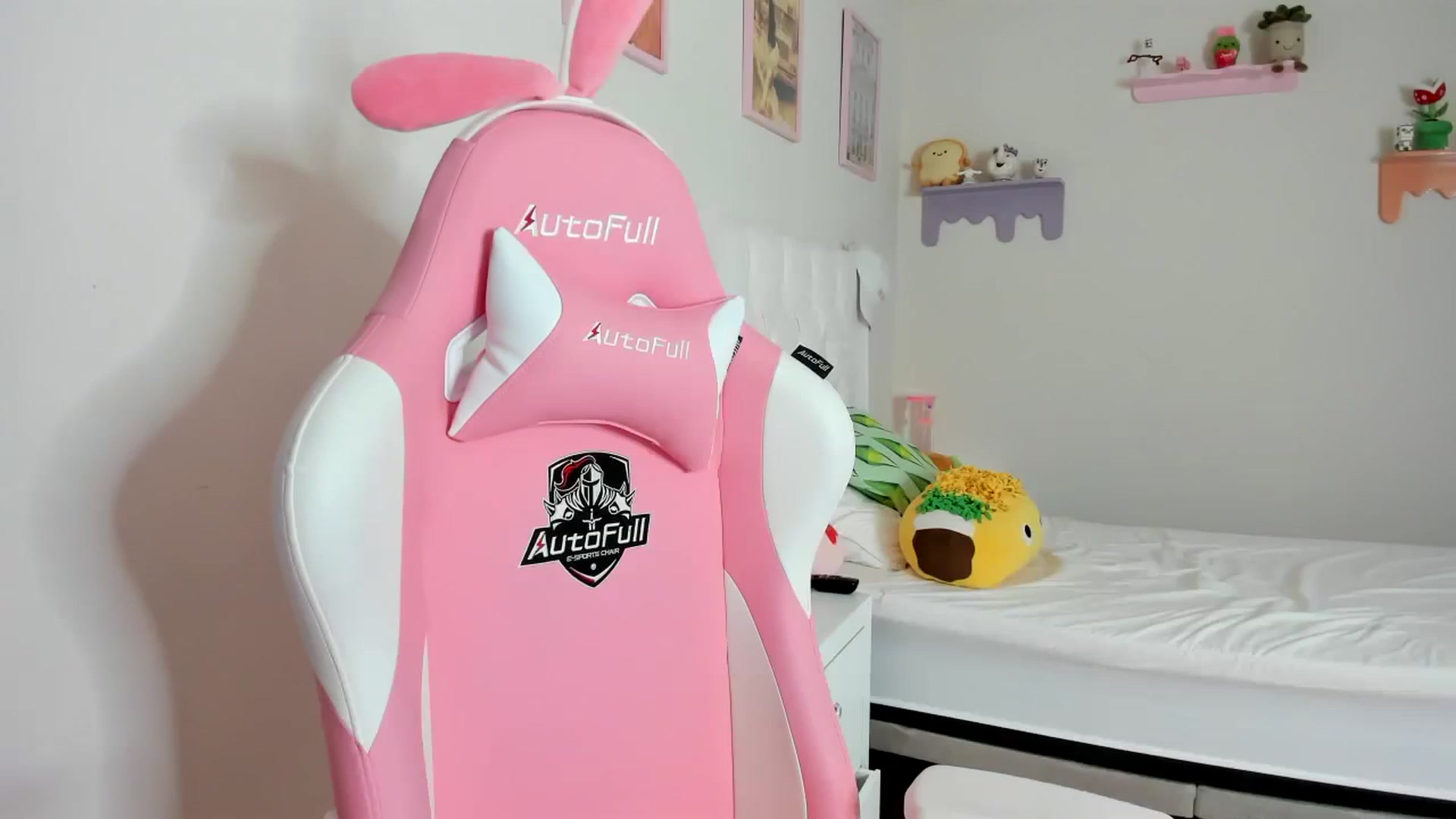 Gallery image thumbnail from Cherrycute666's myfreecams stream on, 09/22/2023, 22:32 image 3 of 20