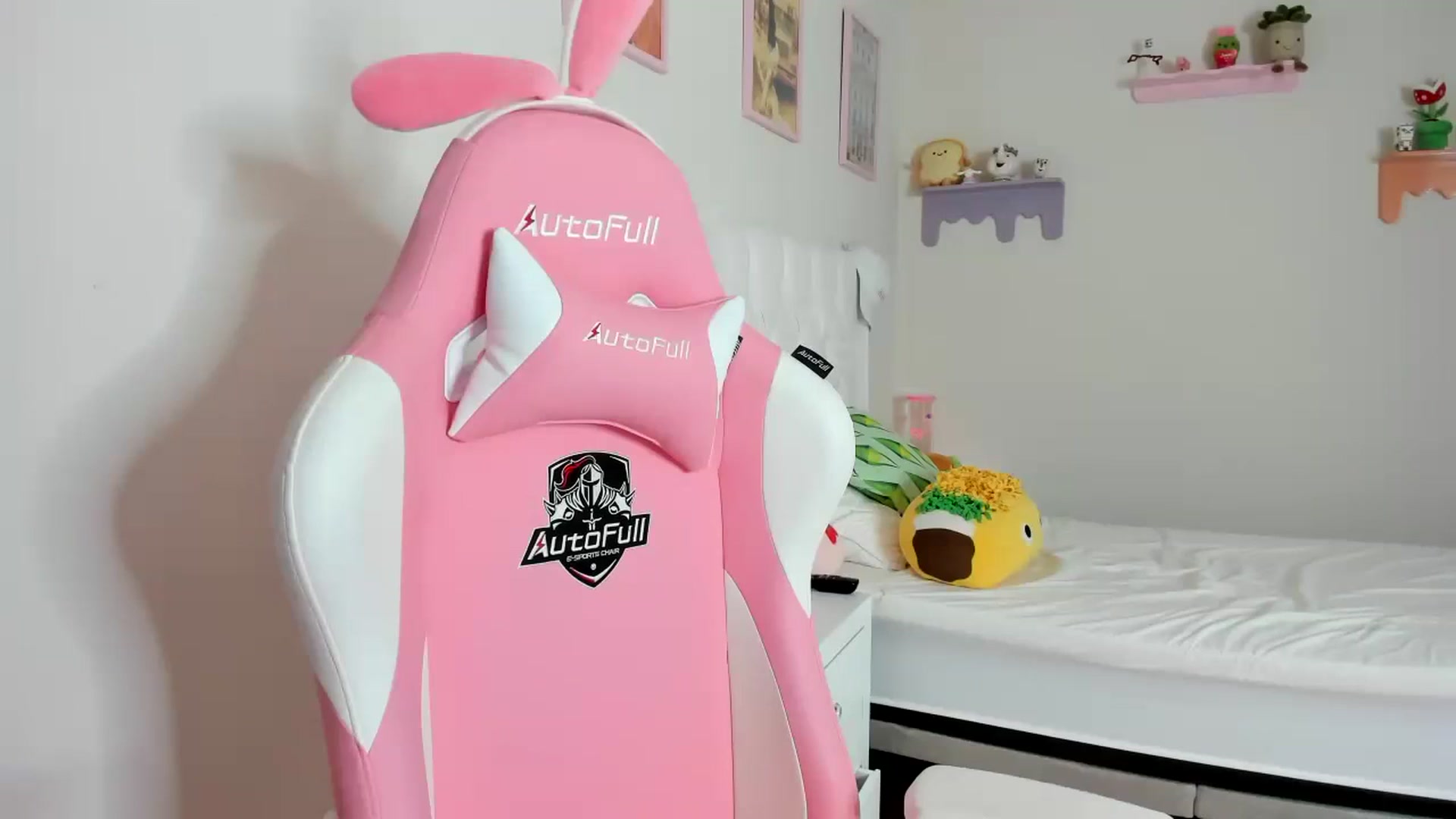 Gallery image thumbnail from Cherrycute666's myfreecams stream on, 09/22/2023, 22:32 image 2 of 20