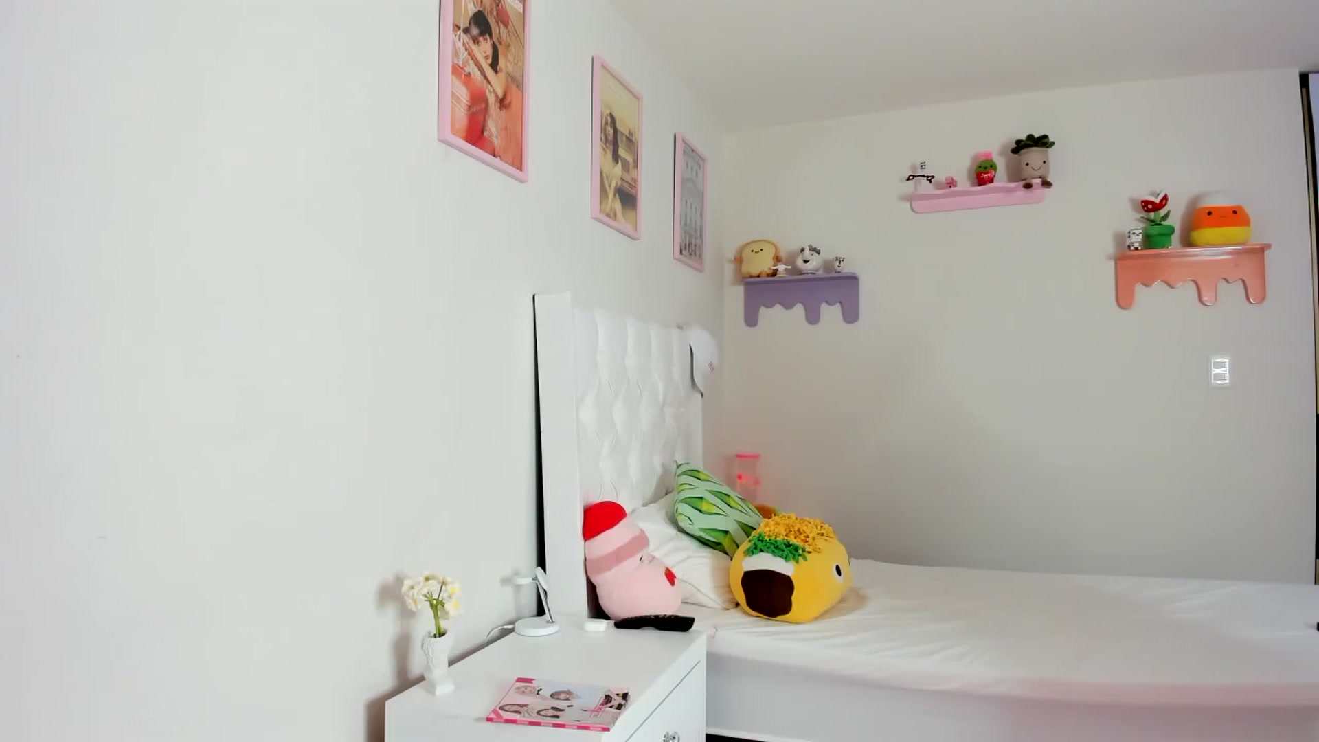 Gallery image thumbnail from Cherrycute666's myfreecams stream on, 09/22/2023, 22:32 image 11 of 20