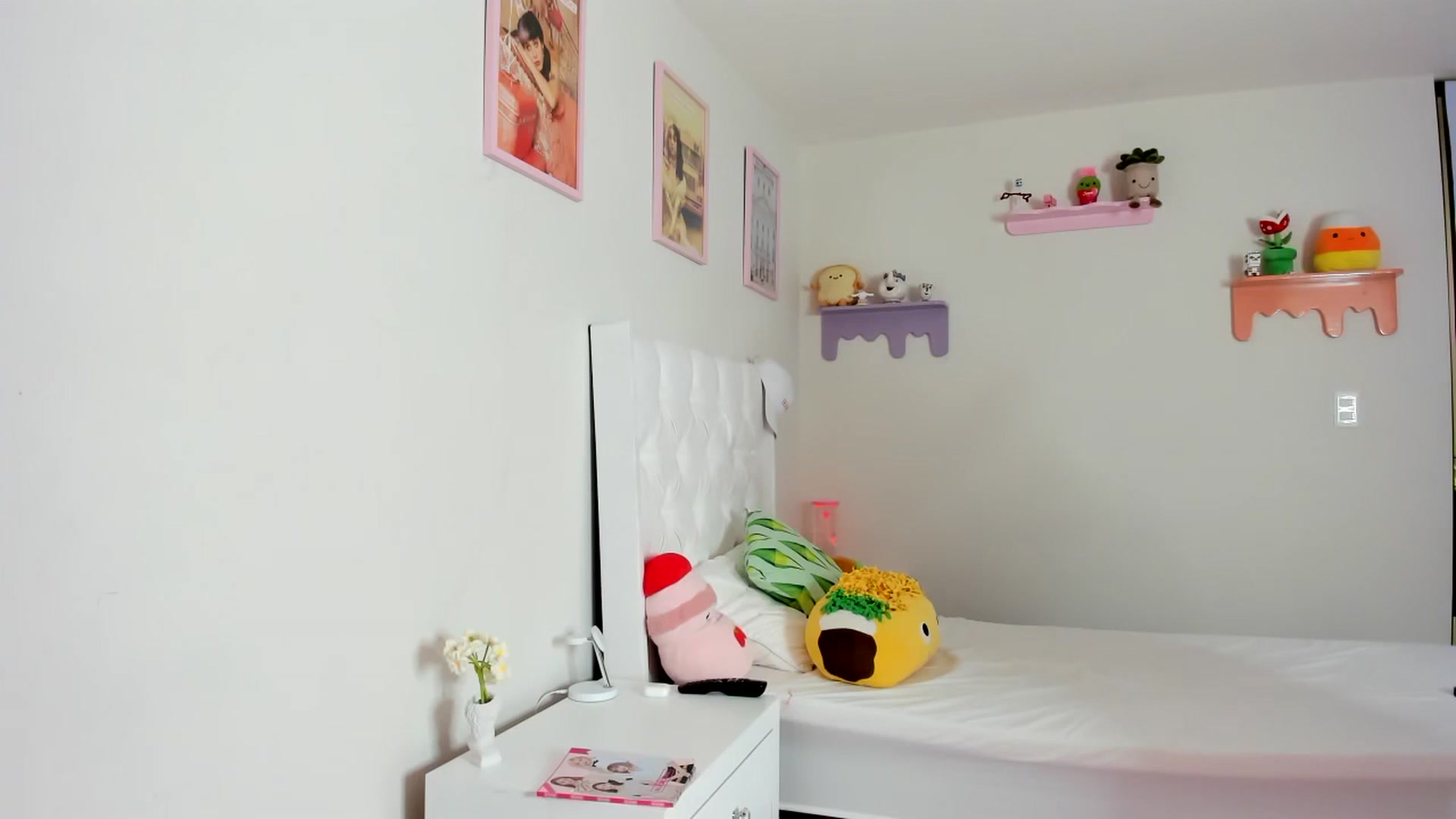 Gallery image thumbnail from Cherrycute666's myfreecams stream on, 09/22/2023, 22:32 image 10 of 20