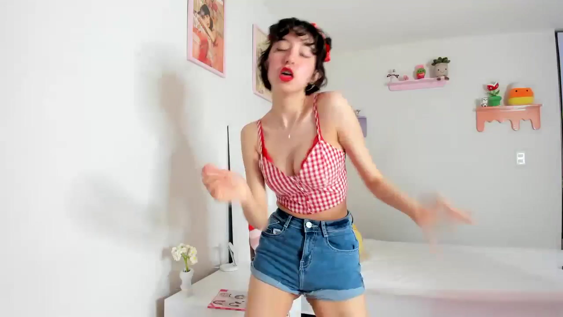 Gallery image thumbnail from Cherrycute666's myfreecams stream on, 09/22/2023, 22:32 image 7 of 20