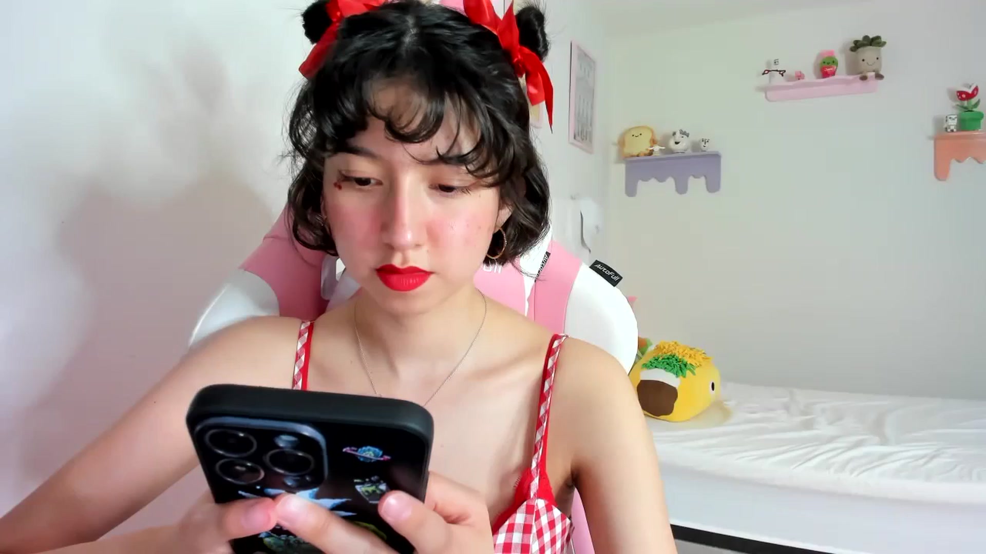 Gallery image thumbnail from Cherrycute666's myfreecams stream on, 09/23/2023, 24:03 image 7 of 20