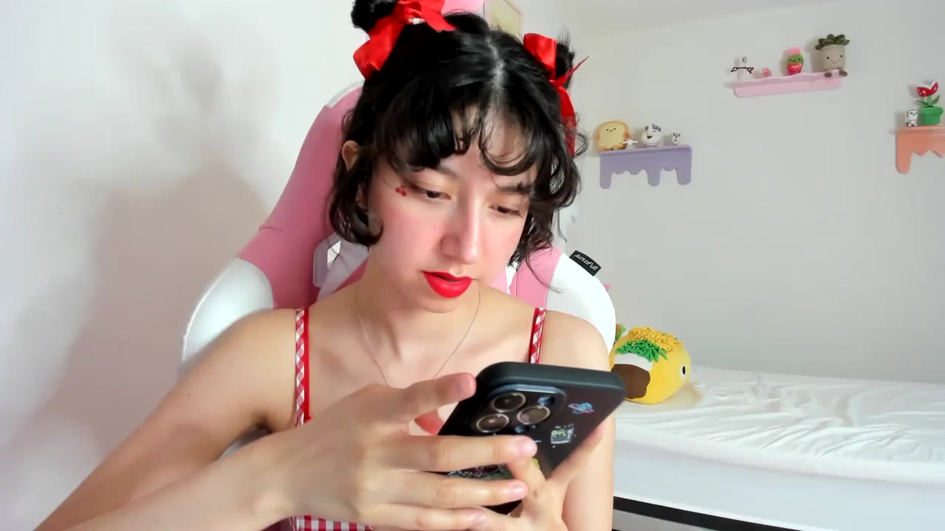 Gallery image thumbnail from Cherrycute666's myfreecams stream on, 09/23/2023, 24:03 image 6 of 20