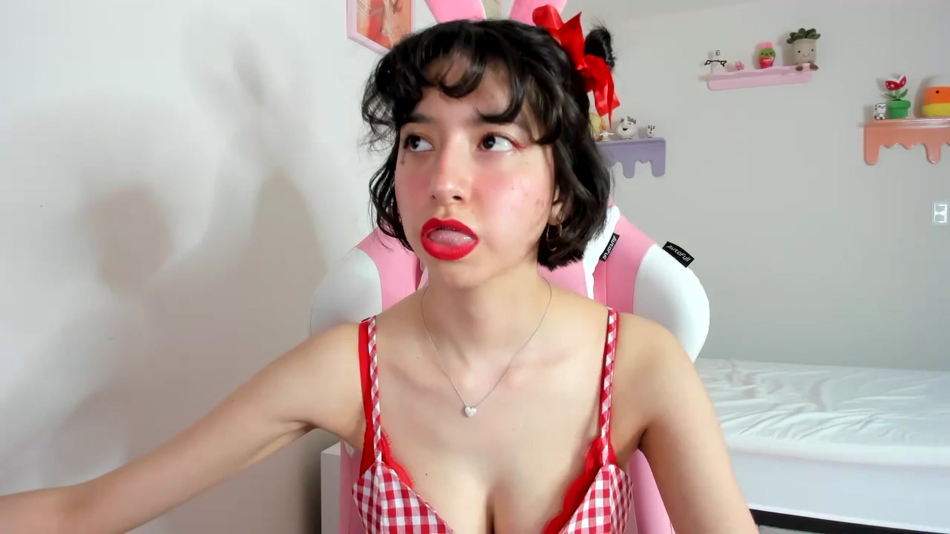 Gallery image thumbnail from Cherrycute666's myfreecams stream on, 09/23/2023, 24:03 image 15 of 20
