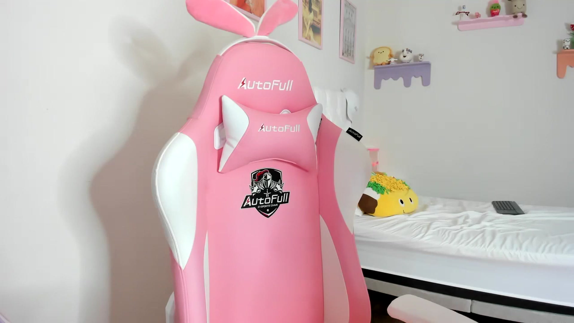 Gallery image thumbnail from Cherrycute666's myfreecams stream on, 09/23/2023, 03:50 image 9 of 20