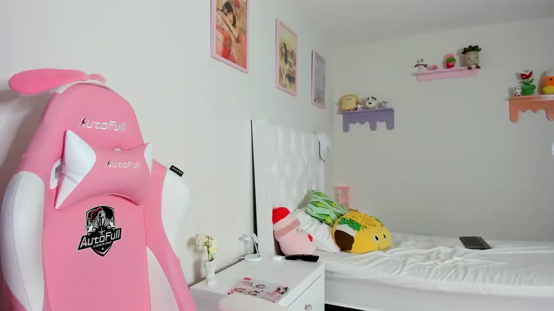 Gallery image thumbnail from Cherrycute666's myfreecams stream on, 09/23/2023, 04:27 image 1 of 20