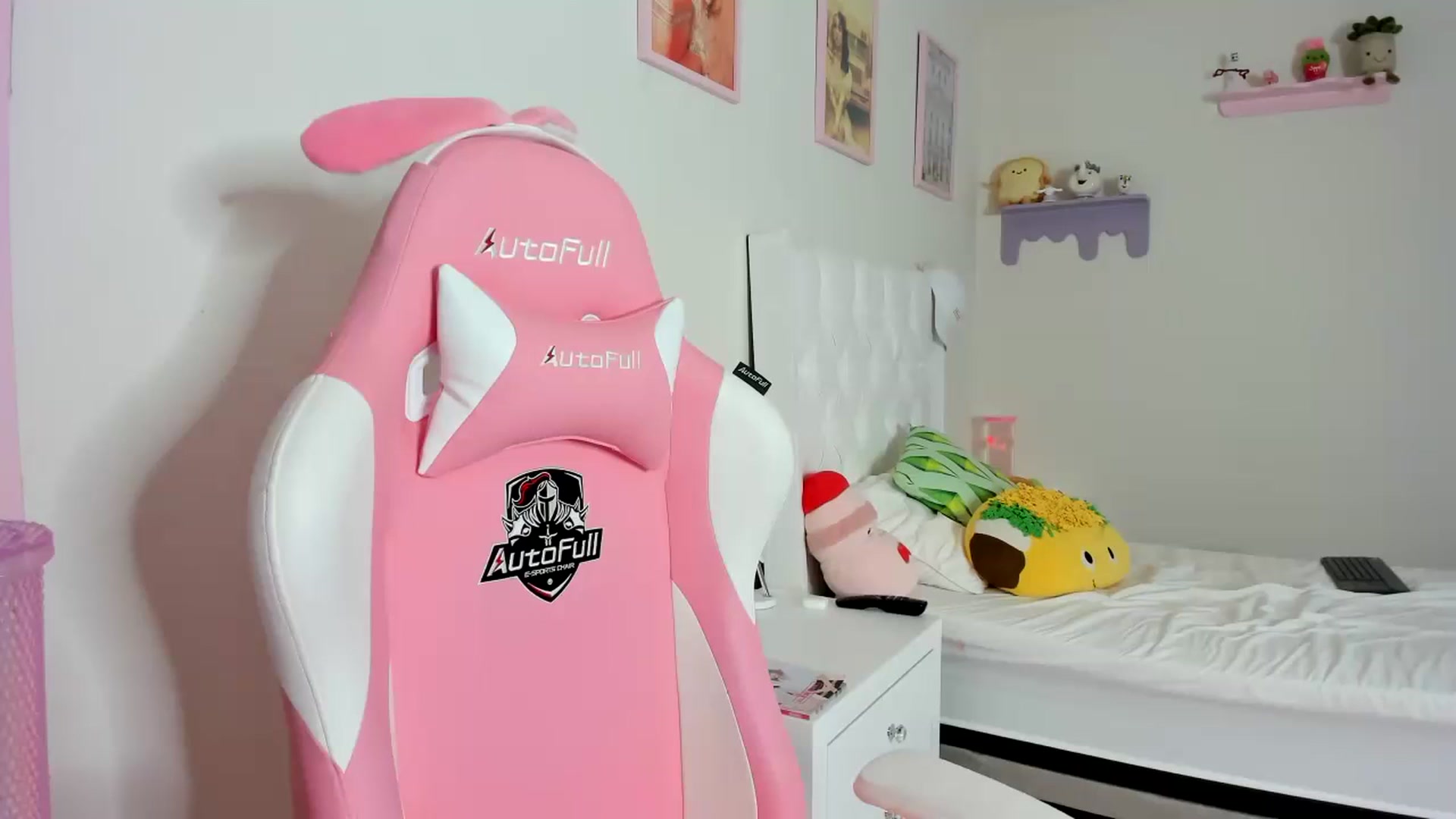 Gallery image thumbnail from Cherrycute666's myfreecams stream on, 09/23/2023, 04:27 image 8 of 20