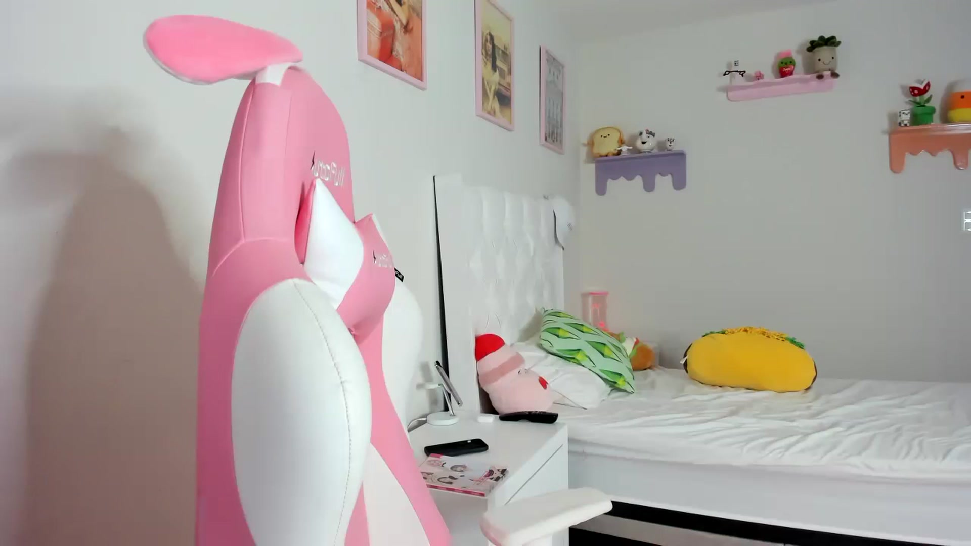 Gallery image thumbnail from Cherrycute666's myfreecams stream on, 09/23/2023, 06:50 image 13 of 20