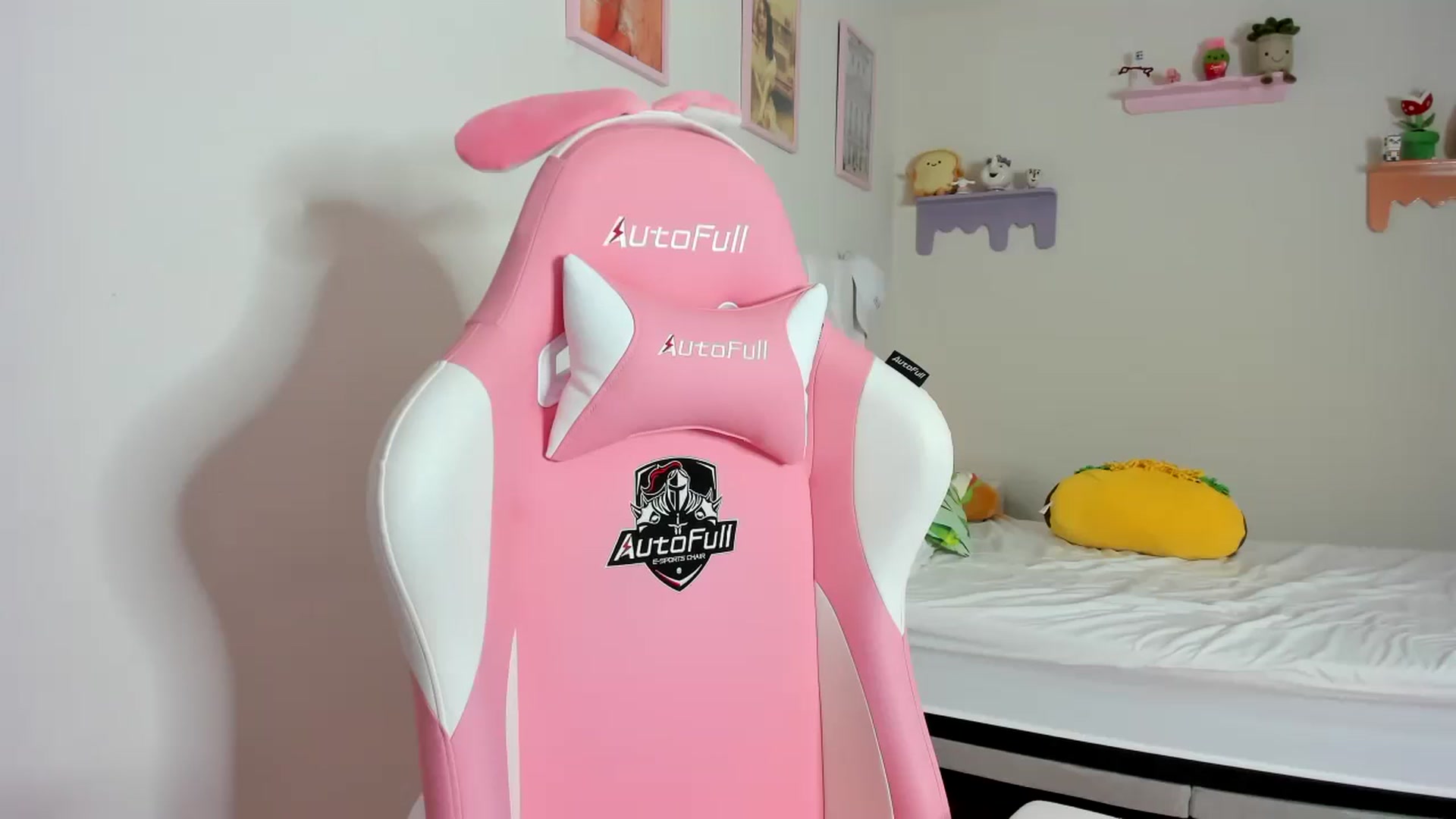 Gallery image thumbnail from Cherrycute666's myfreecams stream on, 09/23/2023, 06:50 image 2 of 20