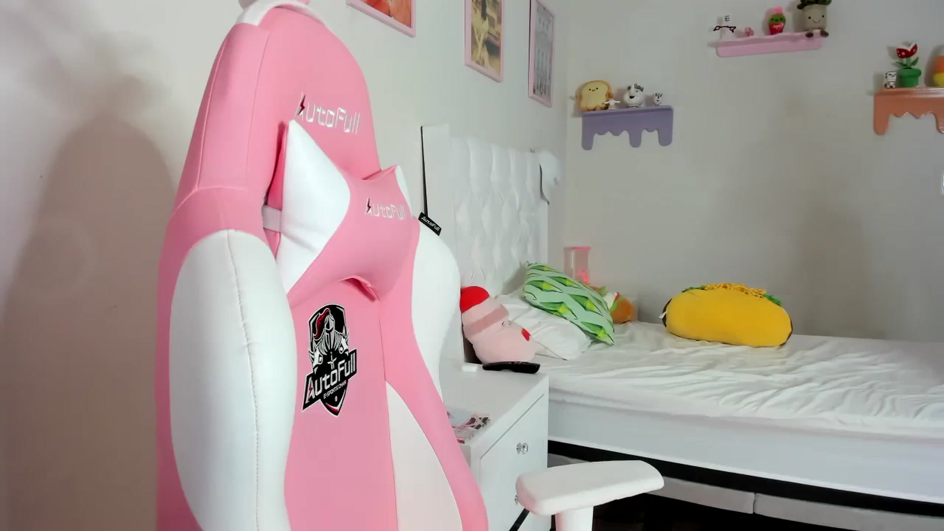 Gallery image thumbnail from Cherrycute666's myfreecams stream on, 09/23/2023, 10:56 image 9 of 20