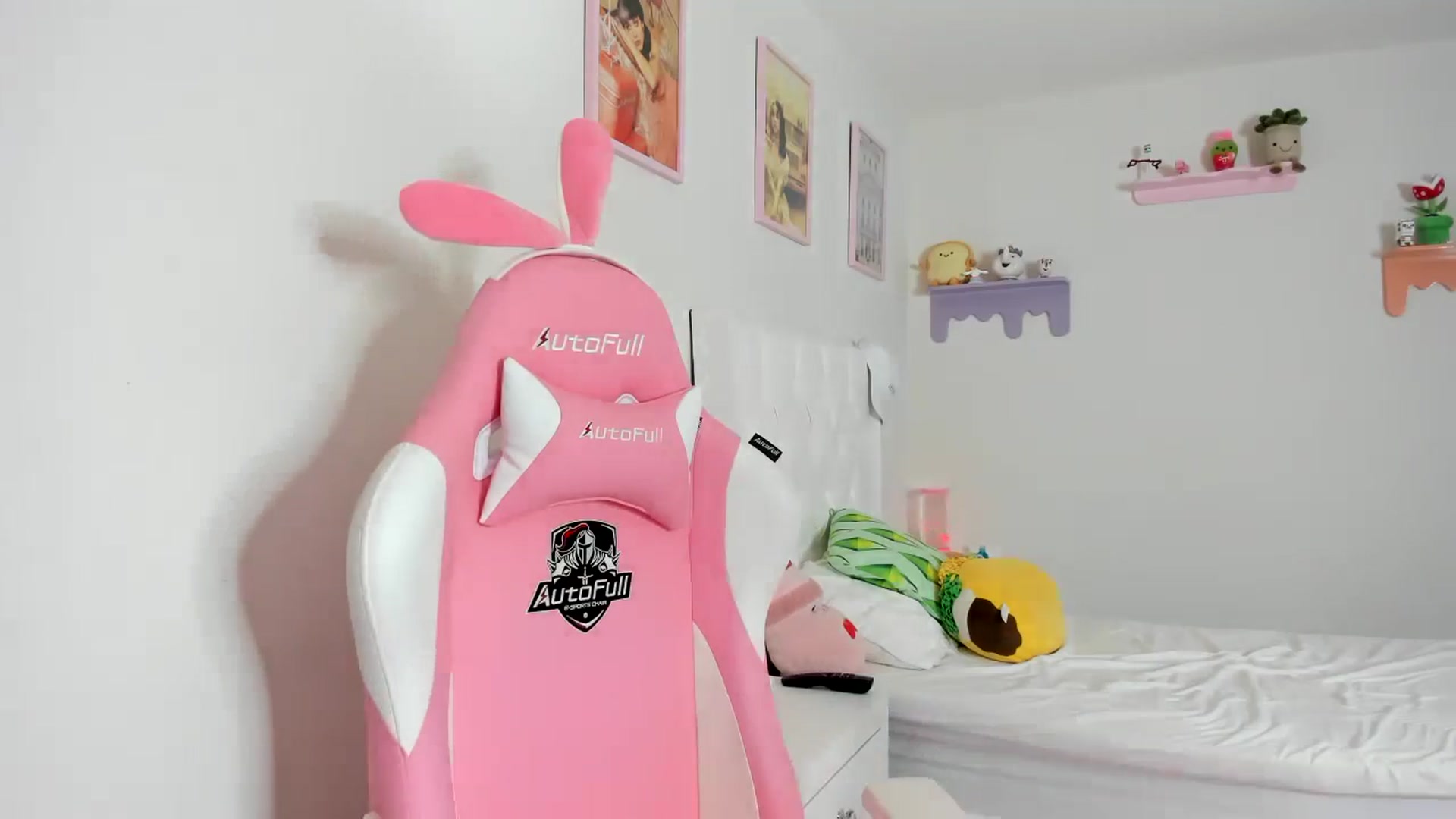 Gallery image thumbnail from Cherrycute666's myfreecams stream on, 09/24/2023, 01:34 image 2 of 20