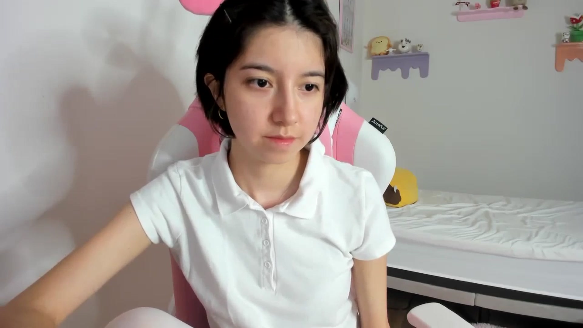 Gallery image thumbnail from Cherrycute666's myfreecams stream on, 09/24/2023, 01:34 image 15 of 20