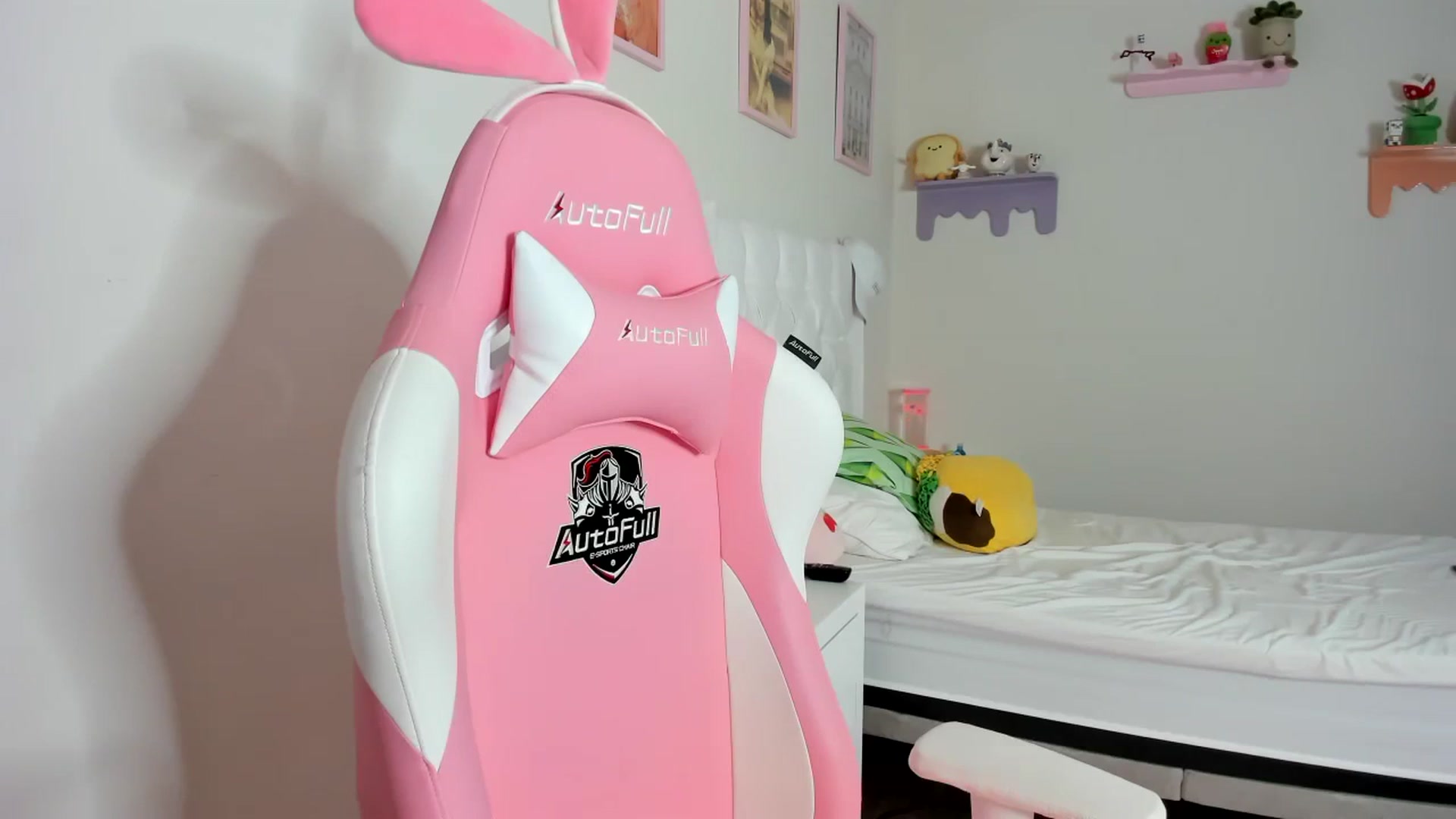 Gallery image thumbnail from Cherrycute666's myfreecams stream on, 09/24/2023, 01:34 image 17 of 20