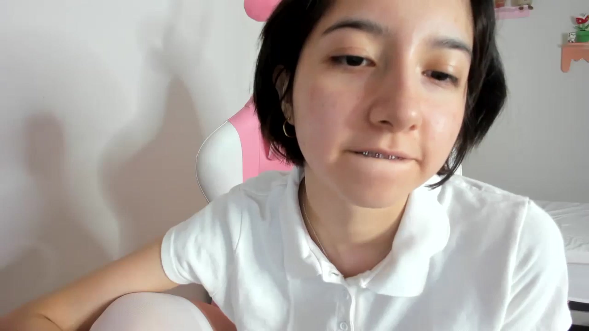 Gallery image thumbnail from Cherrycute666's myfreecams stream on, 09/24/2023, 01:34 image 16 of 20