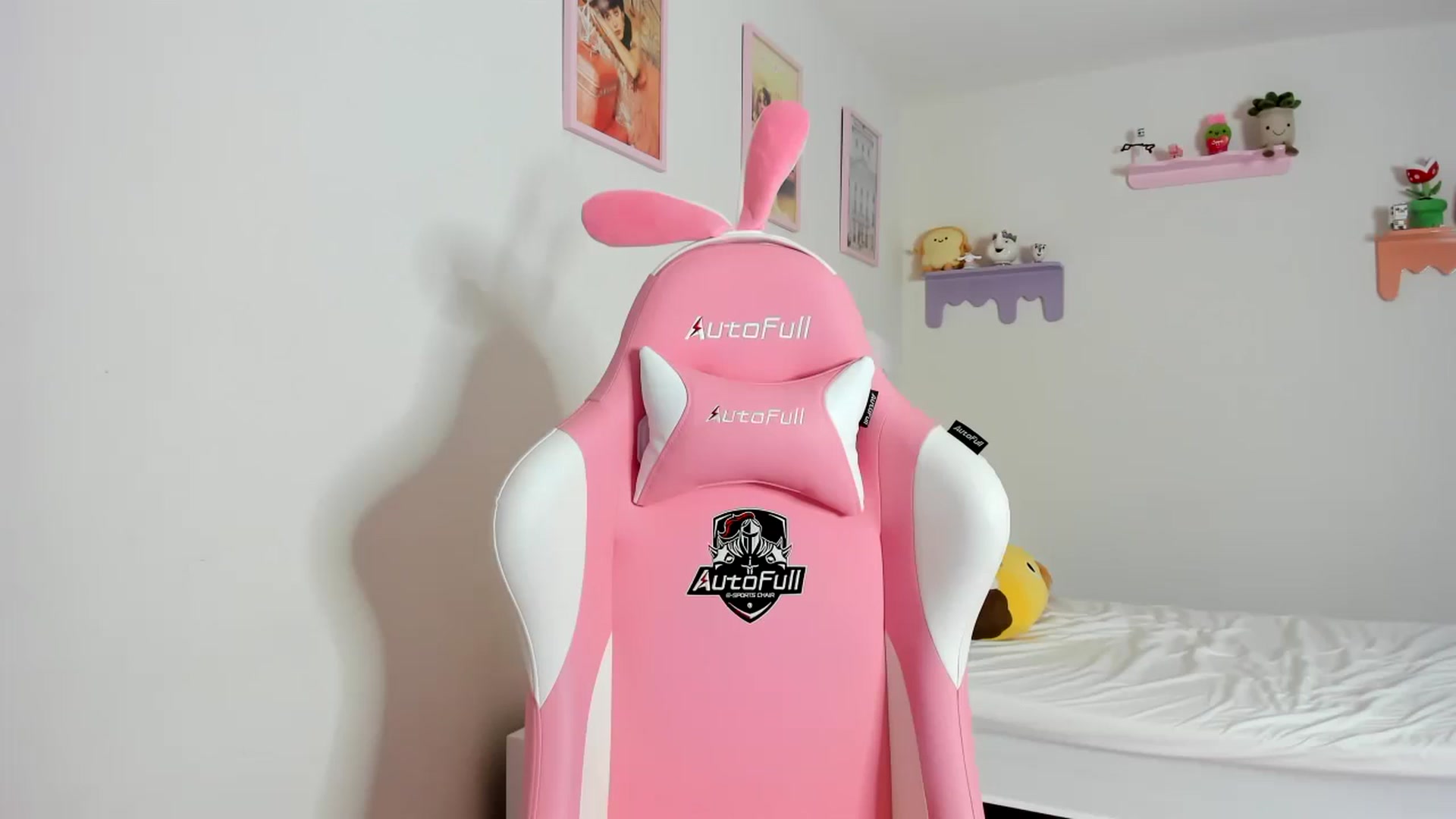 Gallery image thumbnail from Cherrycute666's myfreecams stream on, 09/24/2023, 07:08 image 7 of 20
