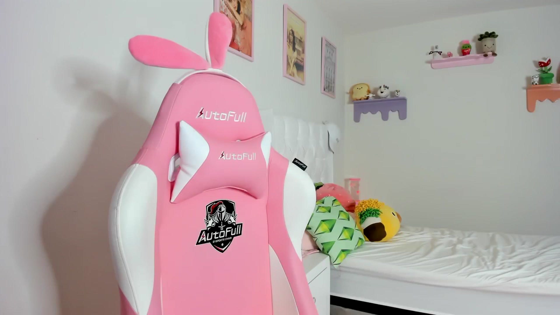 Gallery image thumbnail from Cherrycute666's myfreecams stream on, 09/24/2023, 07:08 image 12 of 20