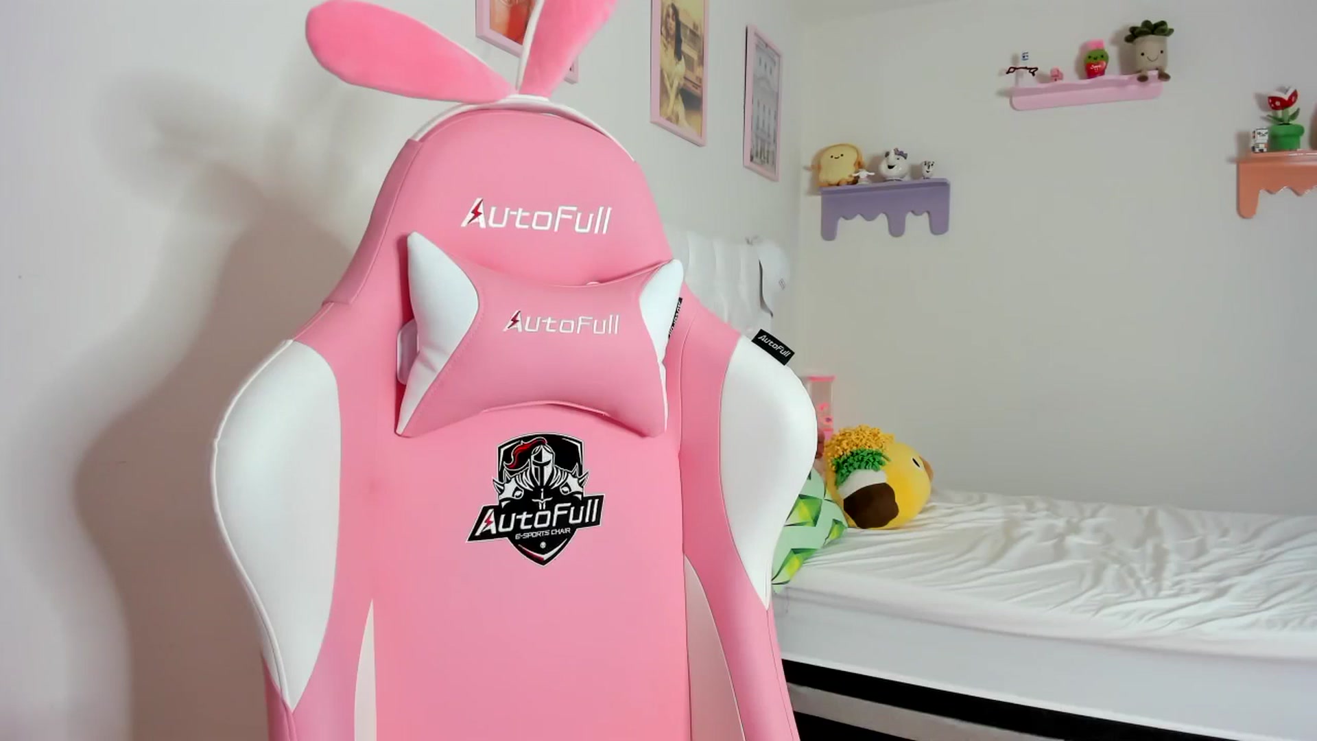 Gallery image thumbnail from Cherrycute666's myfreecams stream on, 09/24/2023, 08:08 image 7 of 20