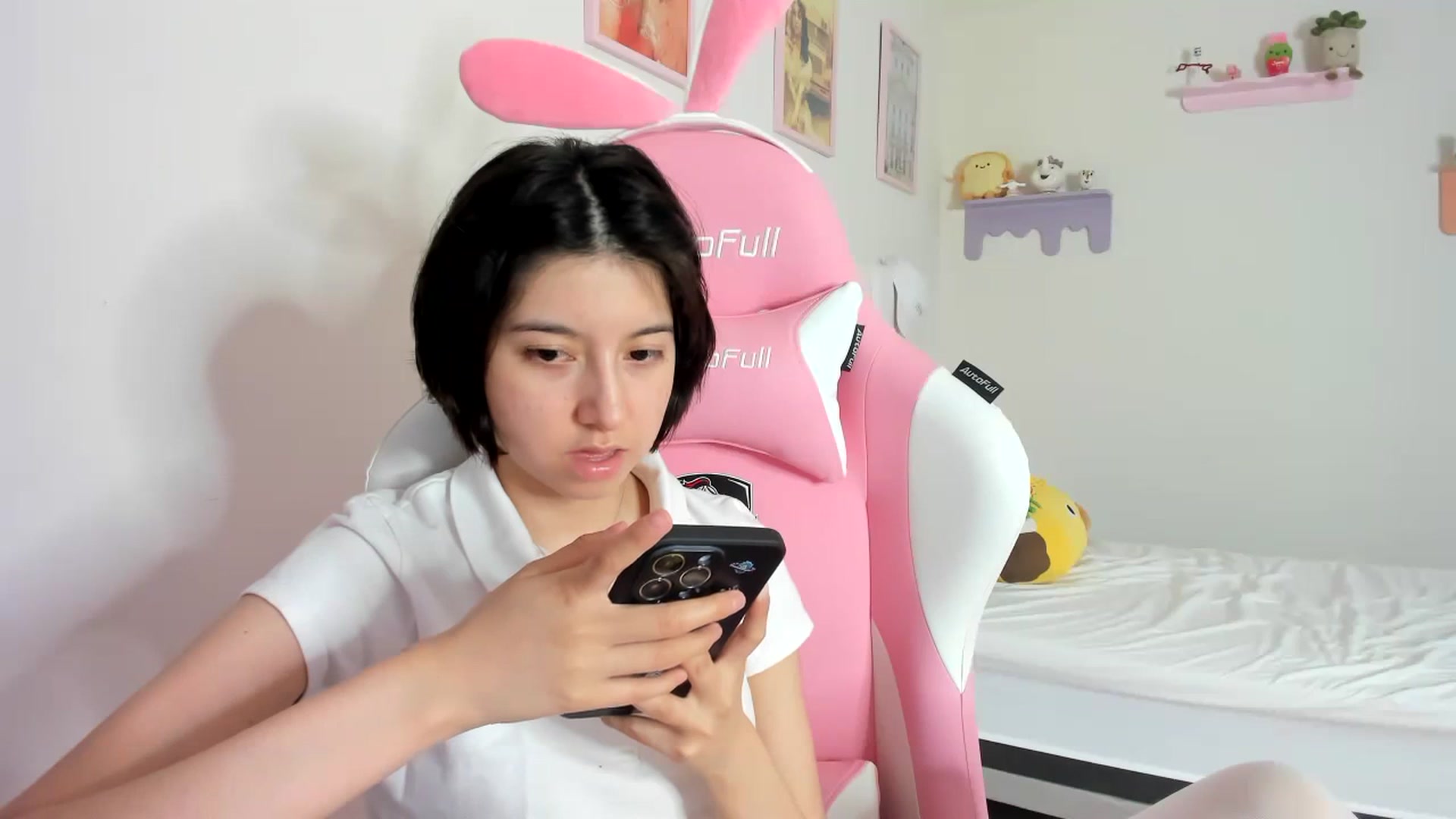 Gallery image thumbnail from Cherrycute666's myfreecams stream on, 09/24/2023, 08:08 image 19 of 20
