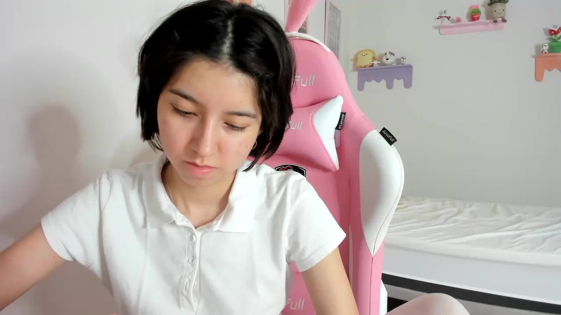Gallery image thumbnail from Cherrycute666's myfreecams stream on, 09/24/2023, 09:09 image 17 of 20