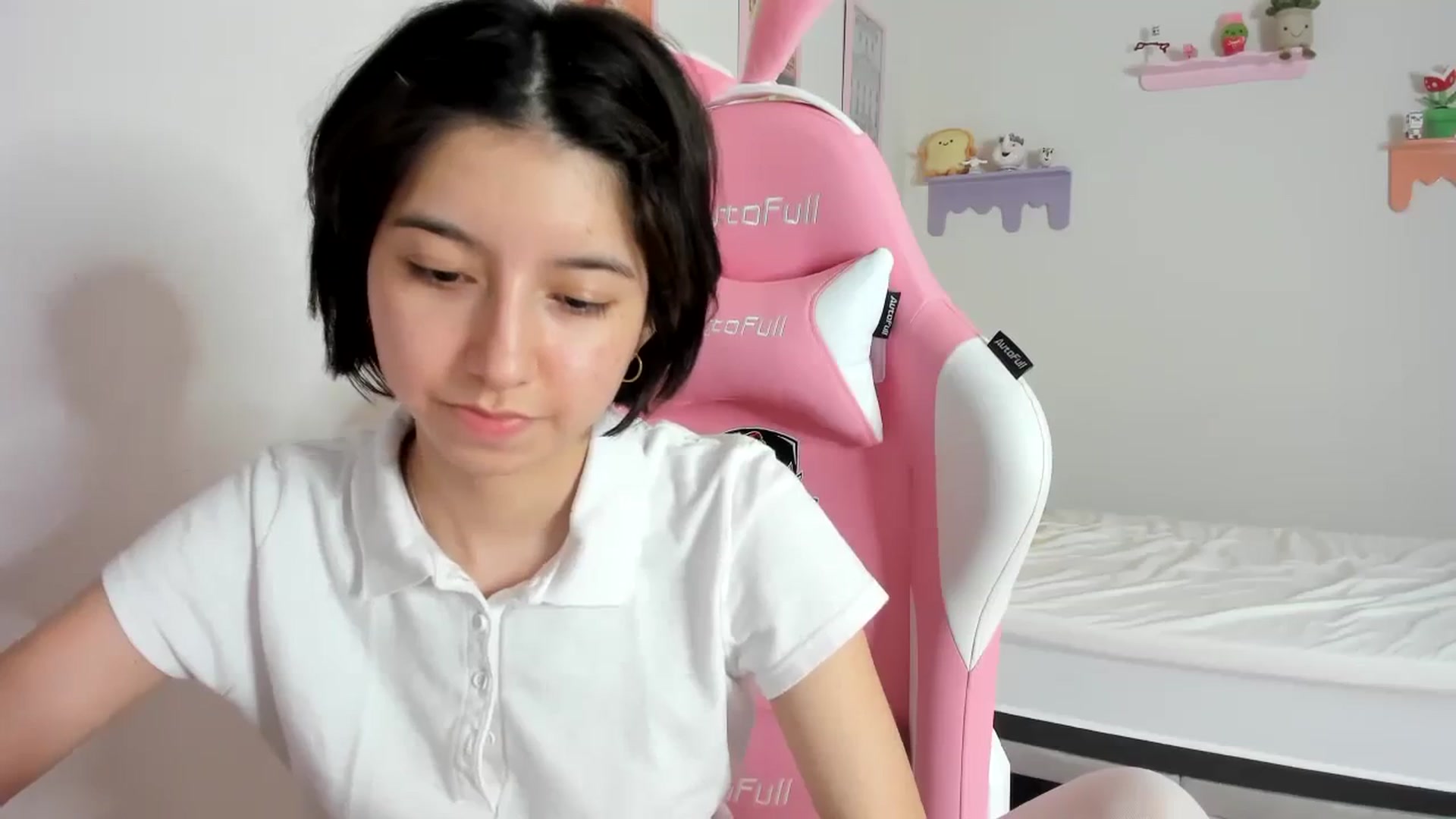 Gallery image thumbnail from Cherrycute666's myfreecams stream on, 09/24/2023, 09:09 image 16 of 20