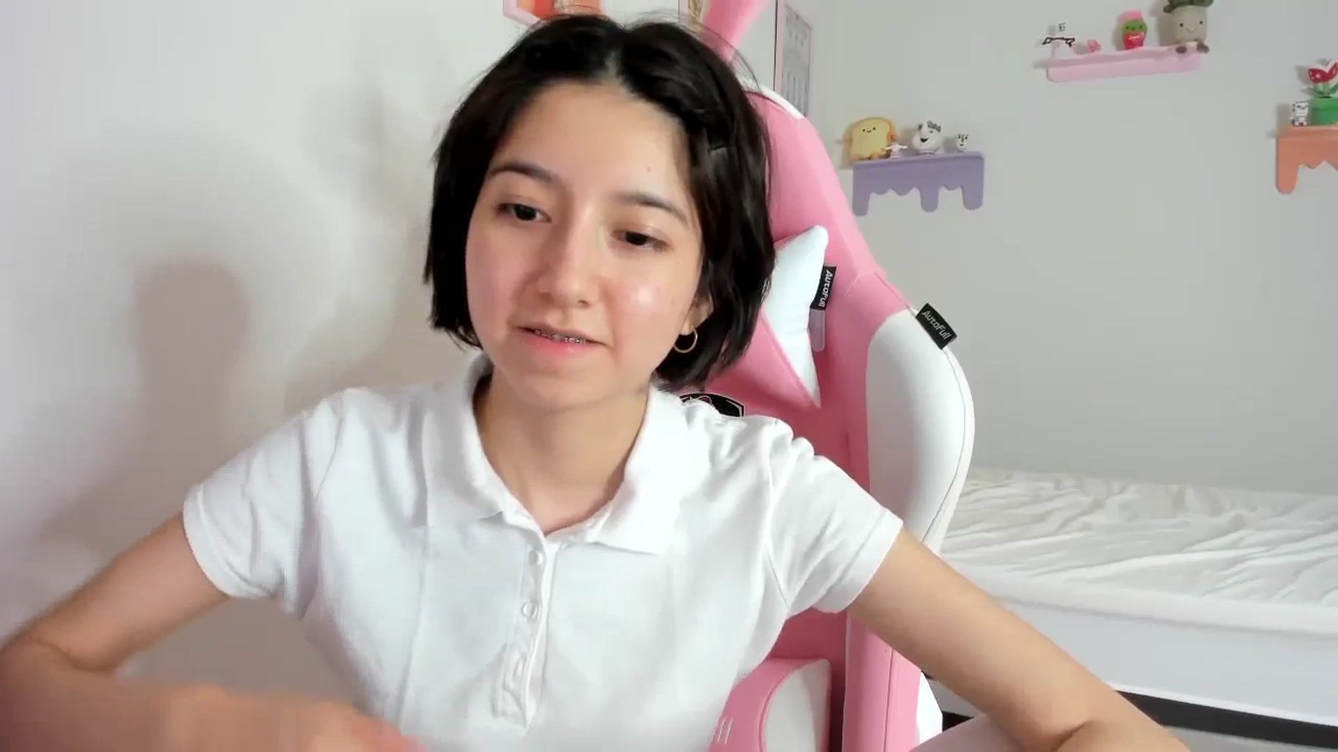 Gallery image thumbnail from Cherrycute666's myfreecams stream on, 09/24/2023, 09:09 image 14 of 20