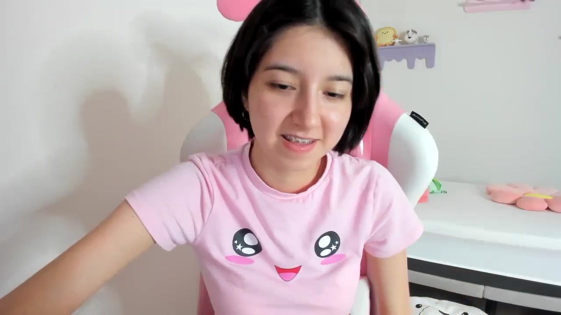Gallery image thumbnail from Cherrycute666's myfreecams stream on, 09/26/2023, 24:46 image 3 of 20
