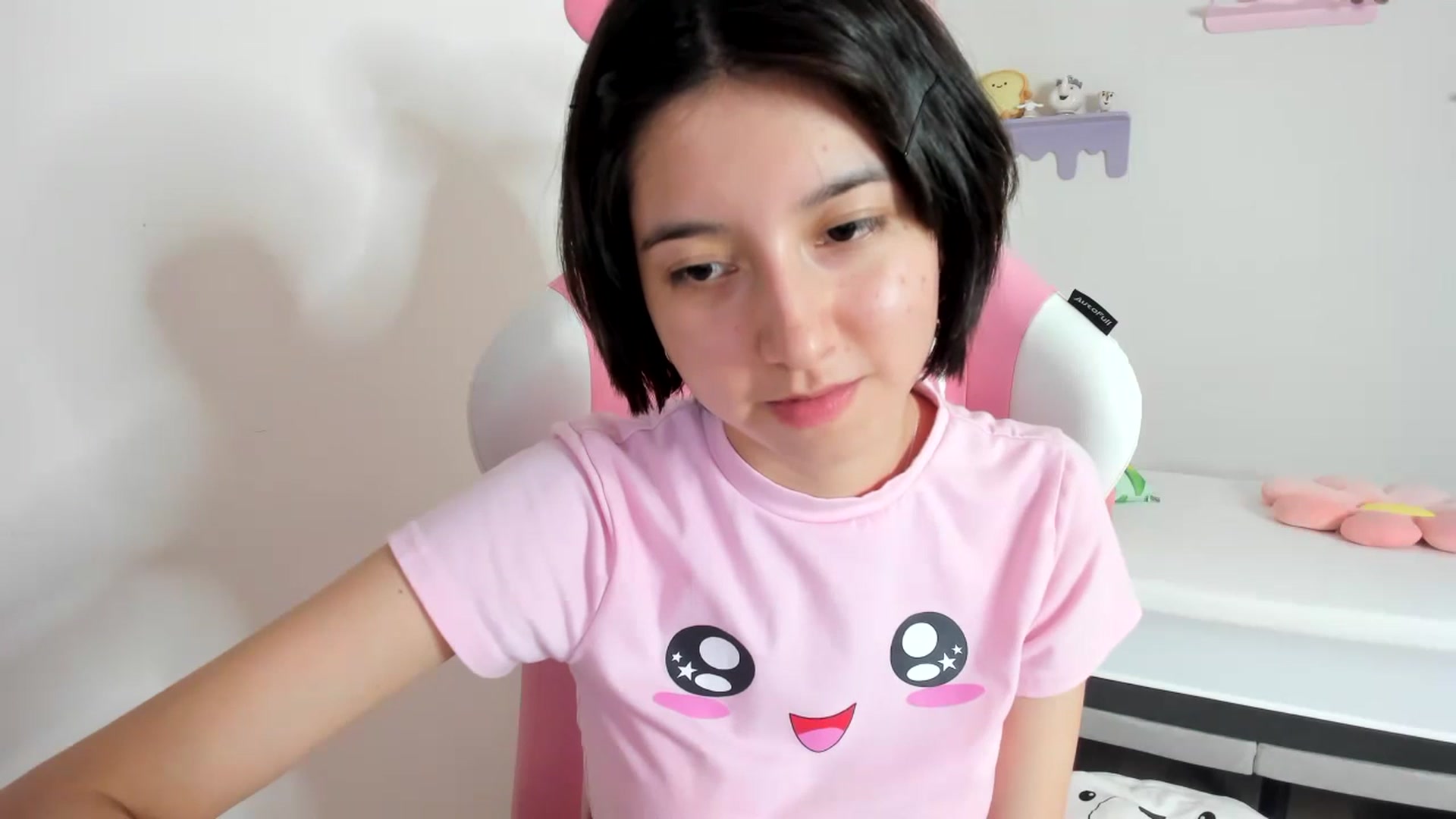 Gallery image thumbnail from Cherrycute666's myfreecams stream on, 09/26/2023, 24:46 image 10 of 20