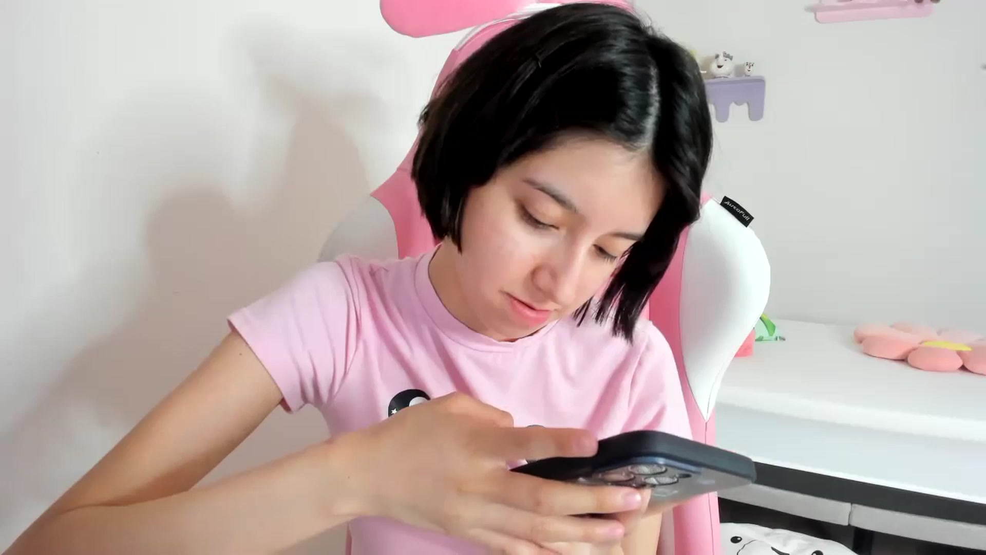 Gallery image thumbnail from Cherrycute666's myfreecams stream on, 09/26/2023, 24:46 image 9 of 20