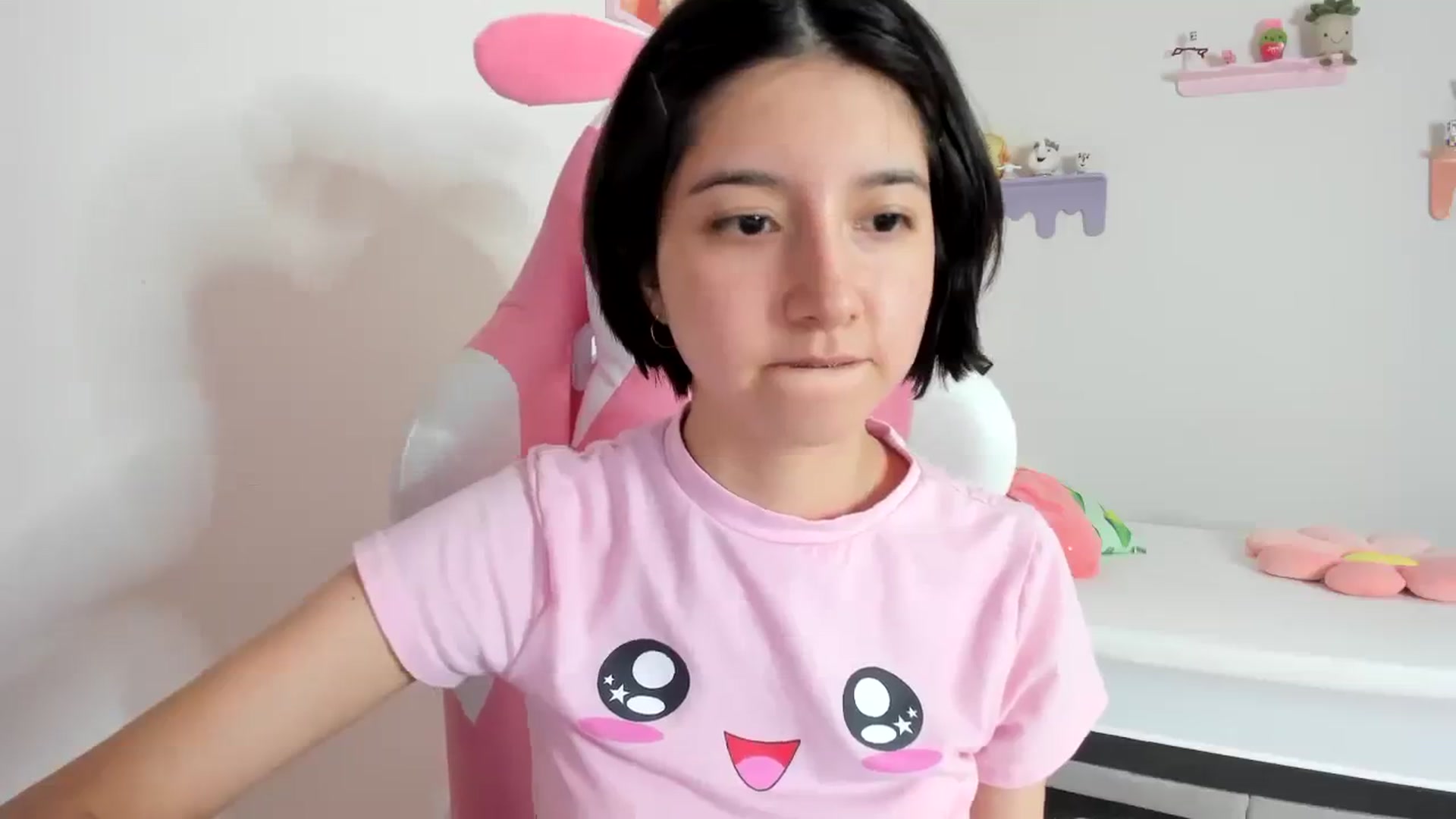 Gallery image thumbnail from Cherrycute666's myfreecams stream on, 09/26/2023, 24:46 image 16 of 20