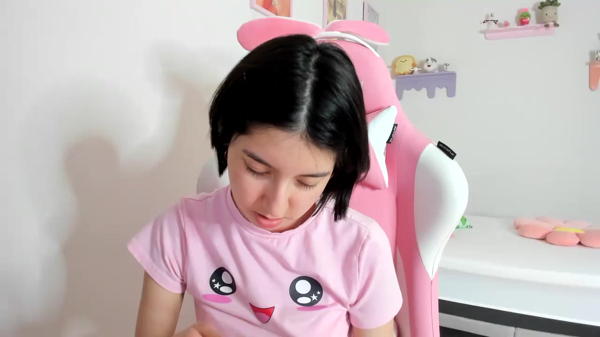 Gallery image thumbnail from Cherrycute666's myfreecams stream on, 09/26/2023, 24:46 image 12 of 20