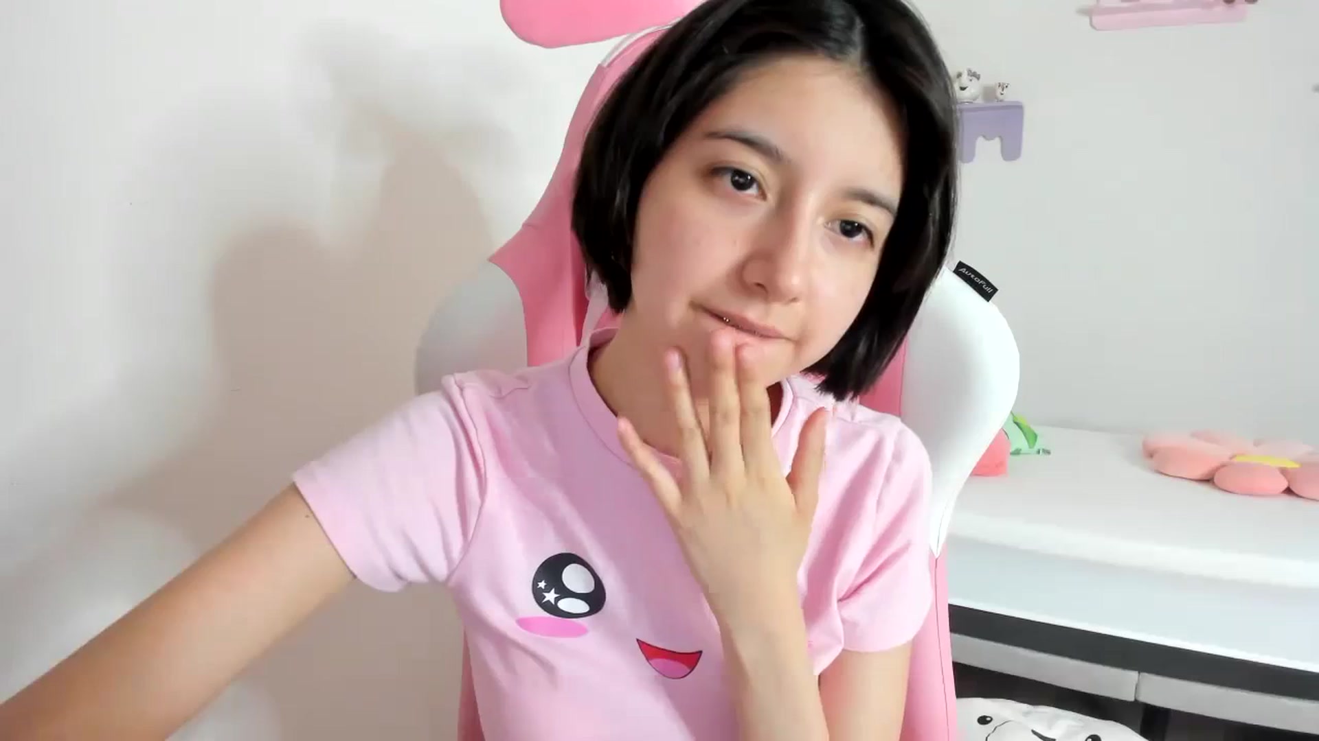 Gallery image thumbnail from Cherrycute666's myfreecams stream on, 09/26/2023, 24:46 image 4 of 20