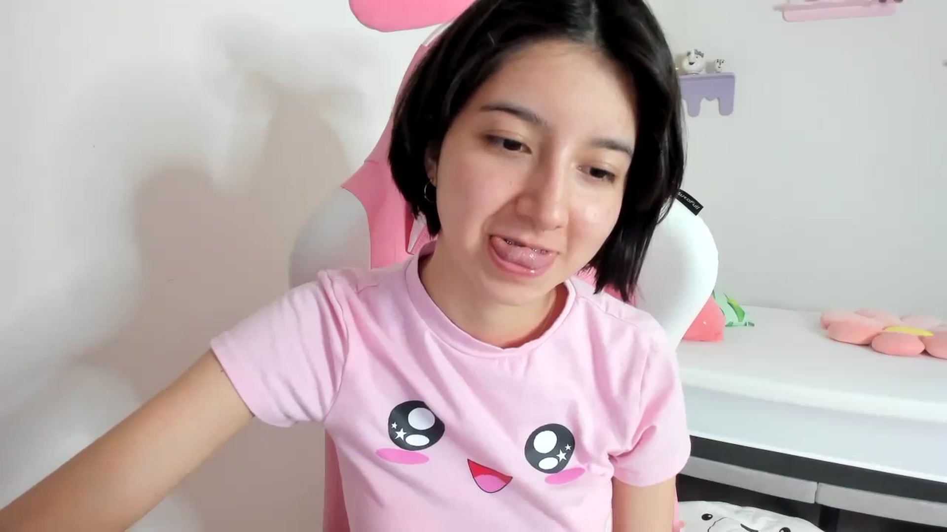 Gallery image thumbnail from Cherrycute666's myfreecams stream on, 09/26/2023, 24:46 image 2 of 20