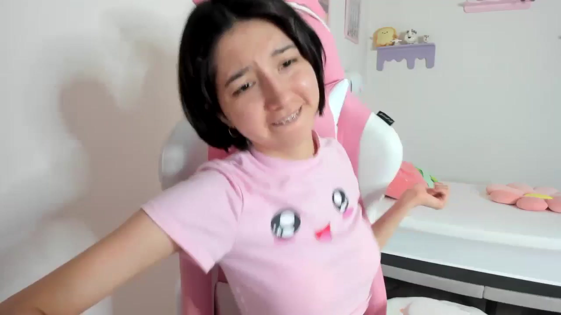 Gallery image thumbnail from Cherrycute666's myfreecams stream on, 09/26/2023, 24:46 image 1 of 20