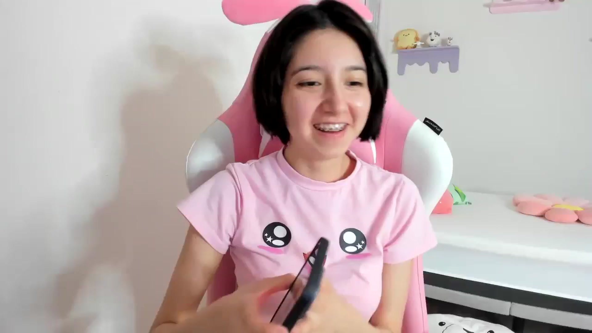 Gallery image thumbnail from Cherrycute666's myfreecams stream on, 09/26/2023, 24:46 image 8 of 20